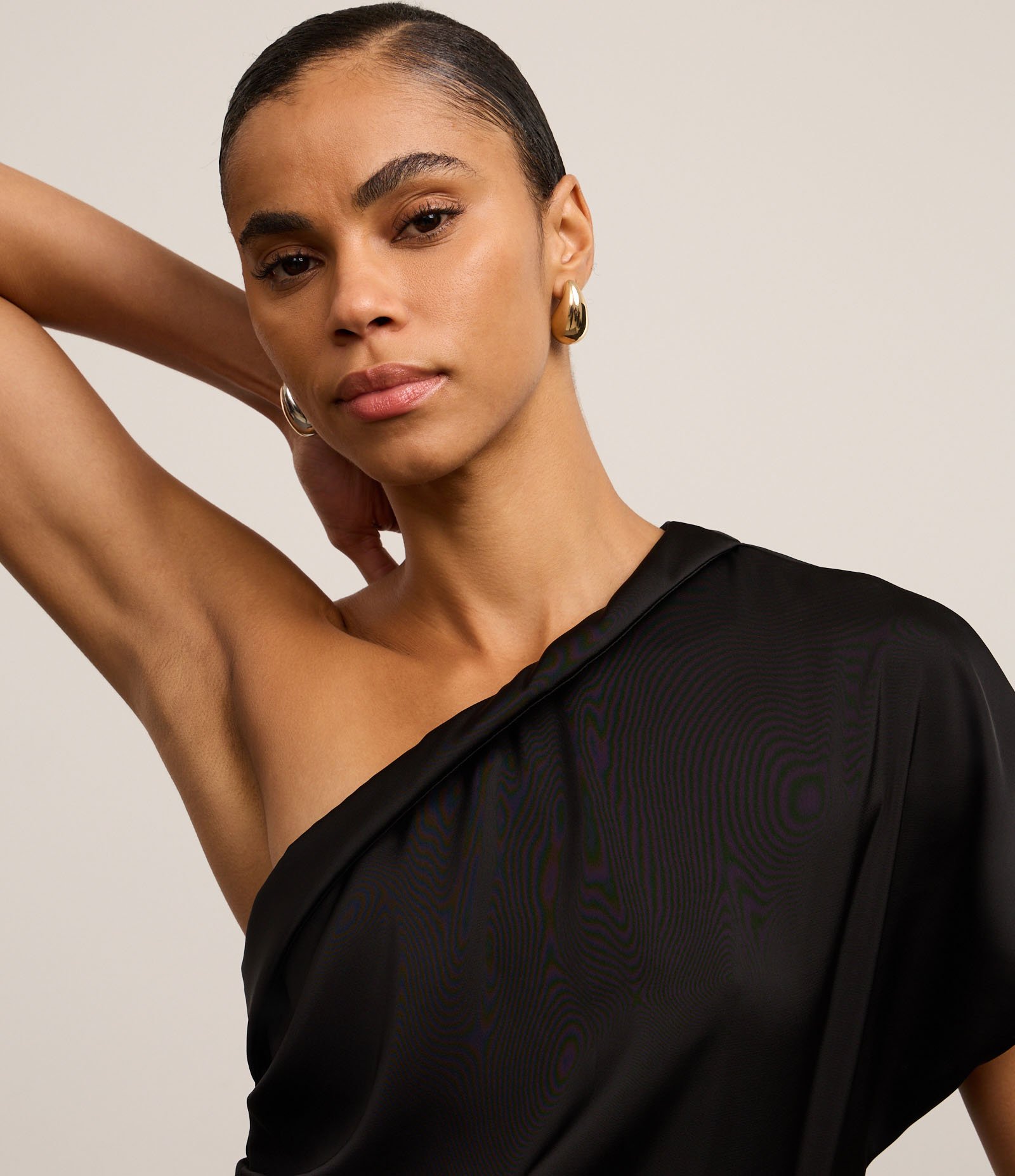 Blusa Ombro Só com Franzido Lalteral Preto 4