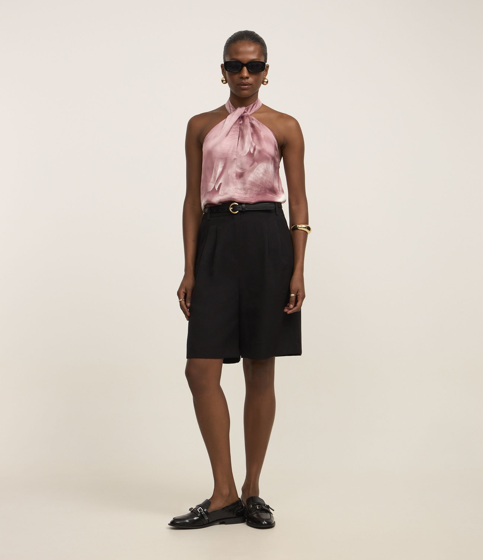 Blusa Acetinada com Gola Halter e Estampa Pétalas Borradas Rosa 2