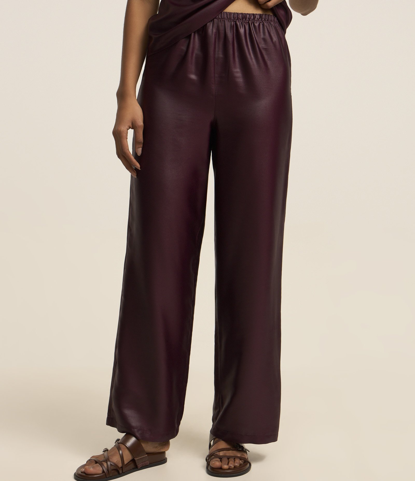 Calça Fuida em Cetim com Elástico no Cós Vinho 2