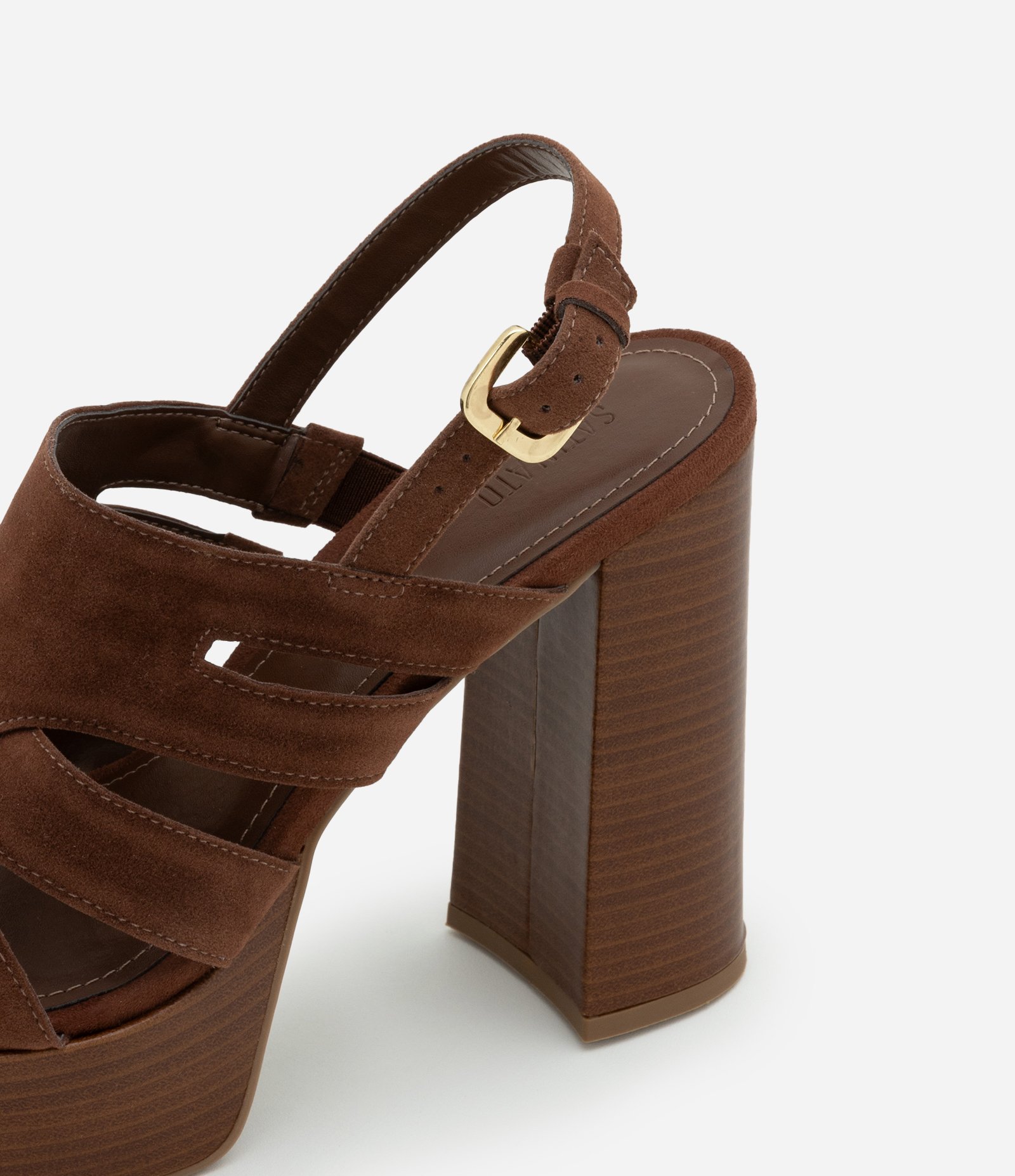 Sandália Meia Pata com Cabedal Fechado e Detalhes Vazados na Lateral Marrom 5