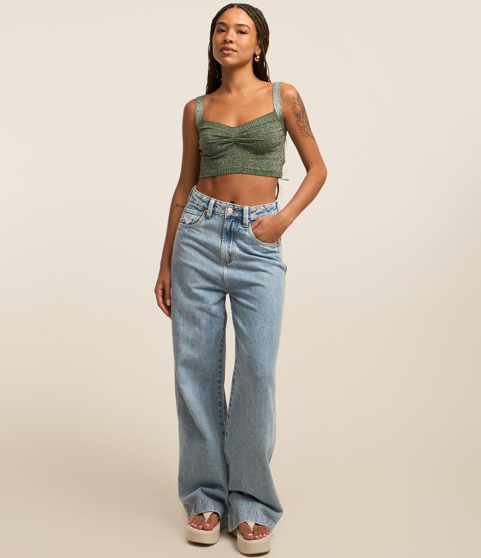 Blusa Cropped em Tricô com Fio Metalizado e Franzido no Busto Verde 2