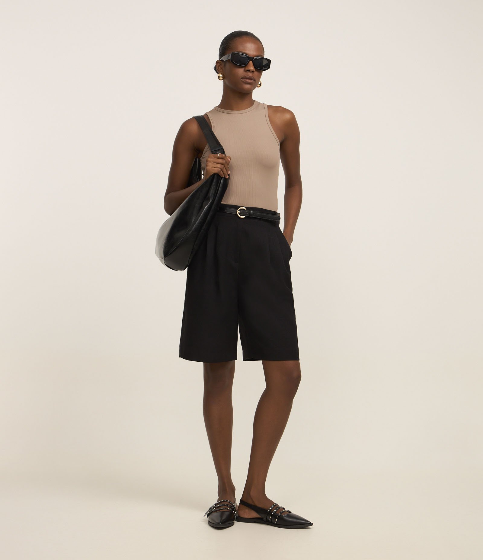 Blusa Sem Manga em Ribana com Gola Redonda Bege Escuro 2