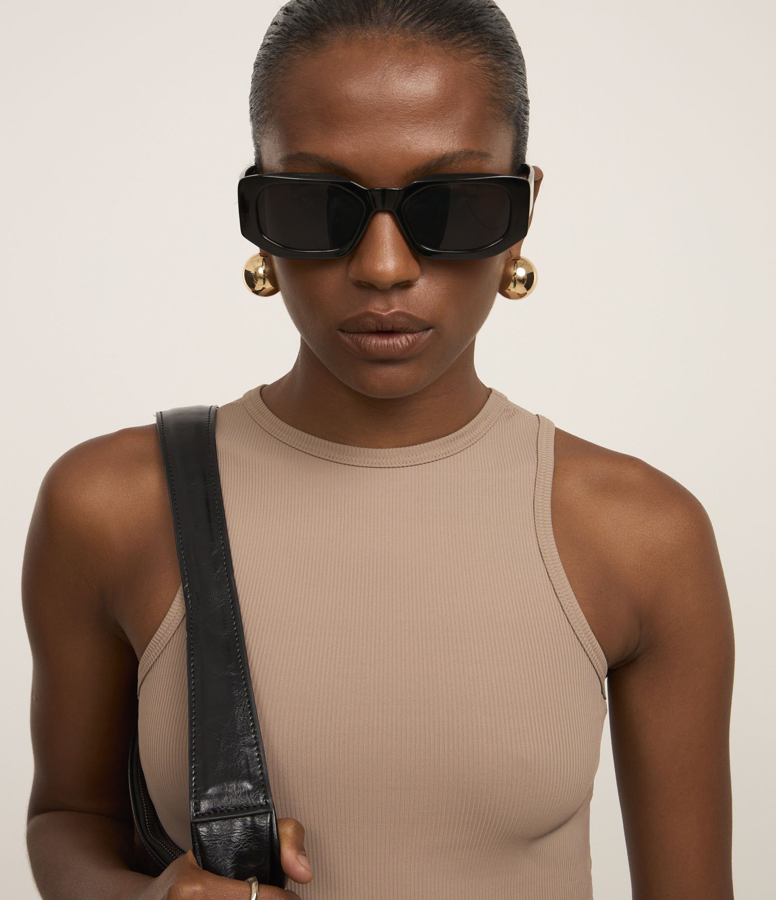 Blusa Sem Manga em Ribana com Gola Redonda Bege Escuro 4