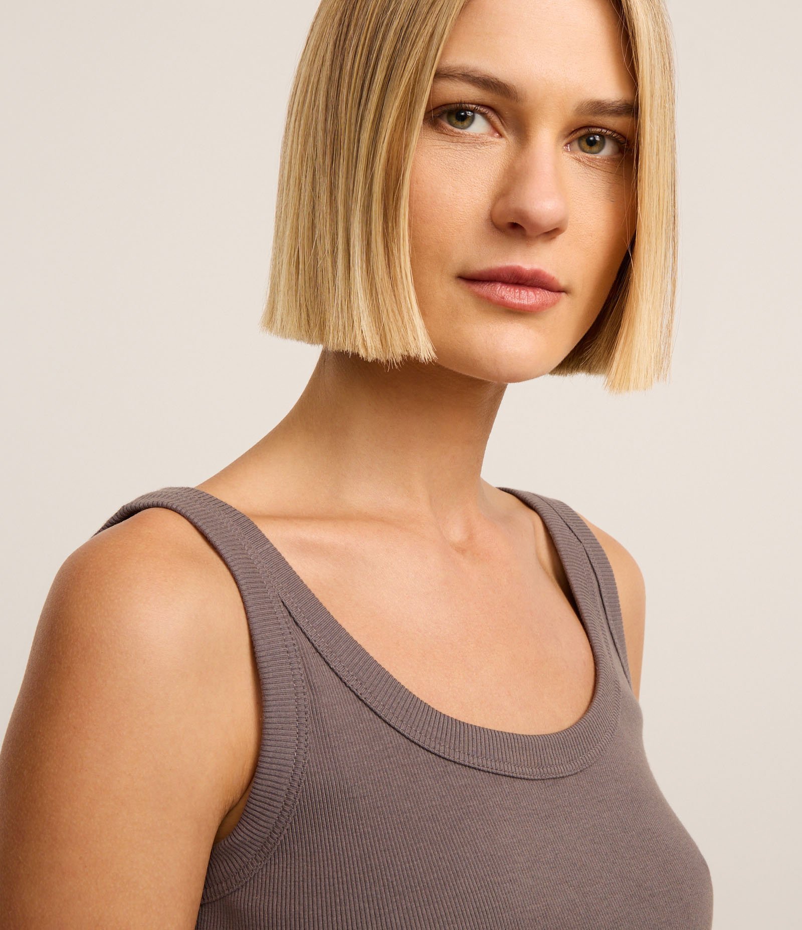 Blusa Regata em Ribana com Decote U 3