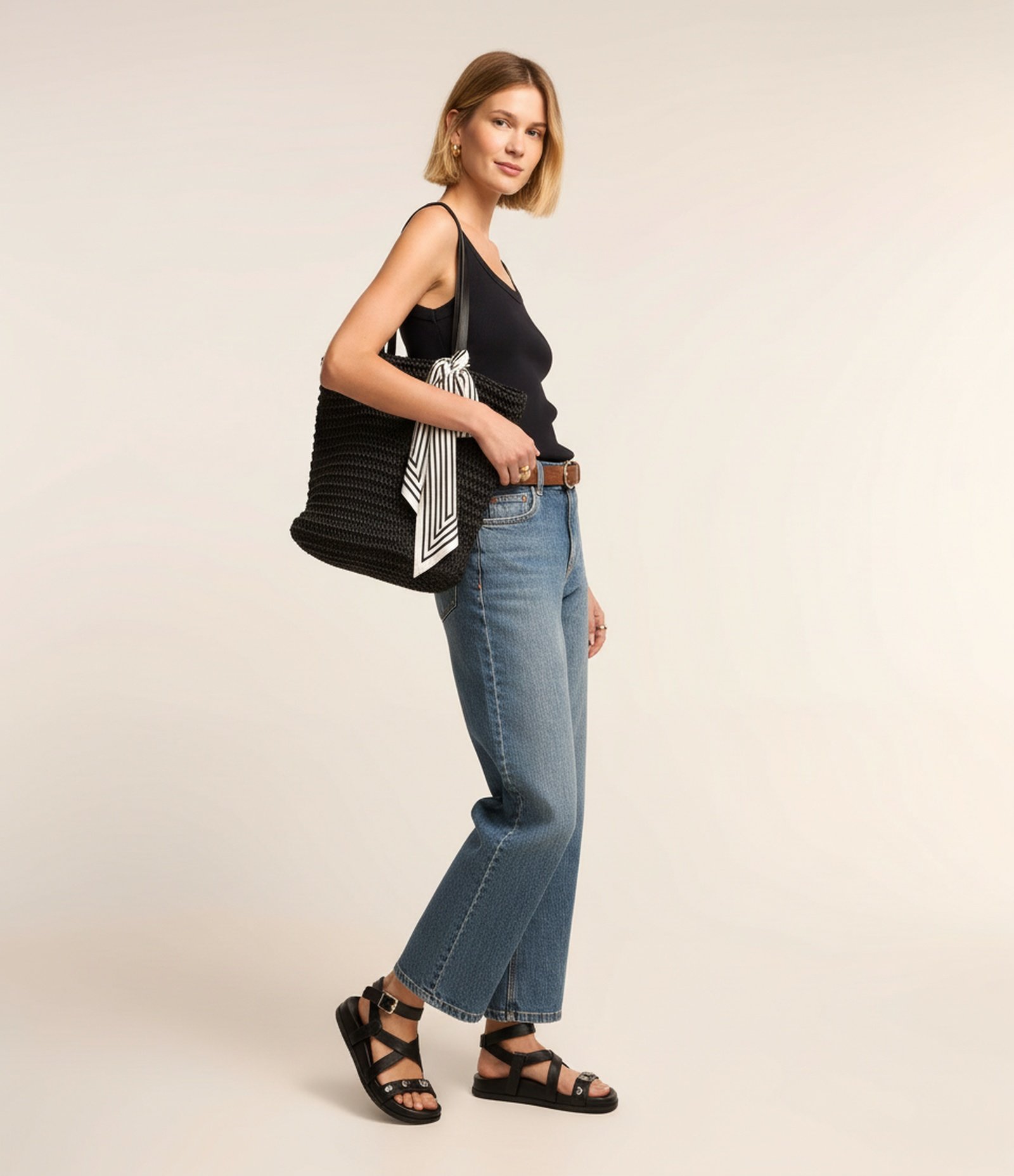 Blusa Regata em Ribana com Decote U Preto 4