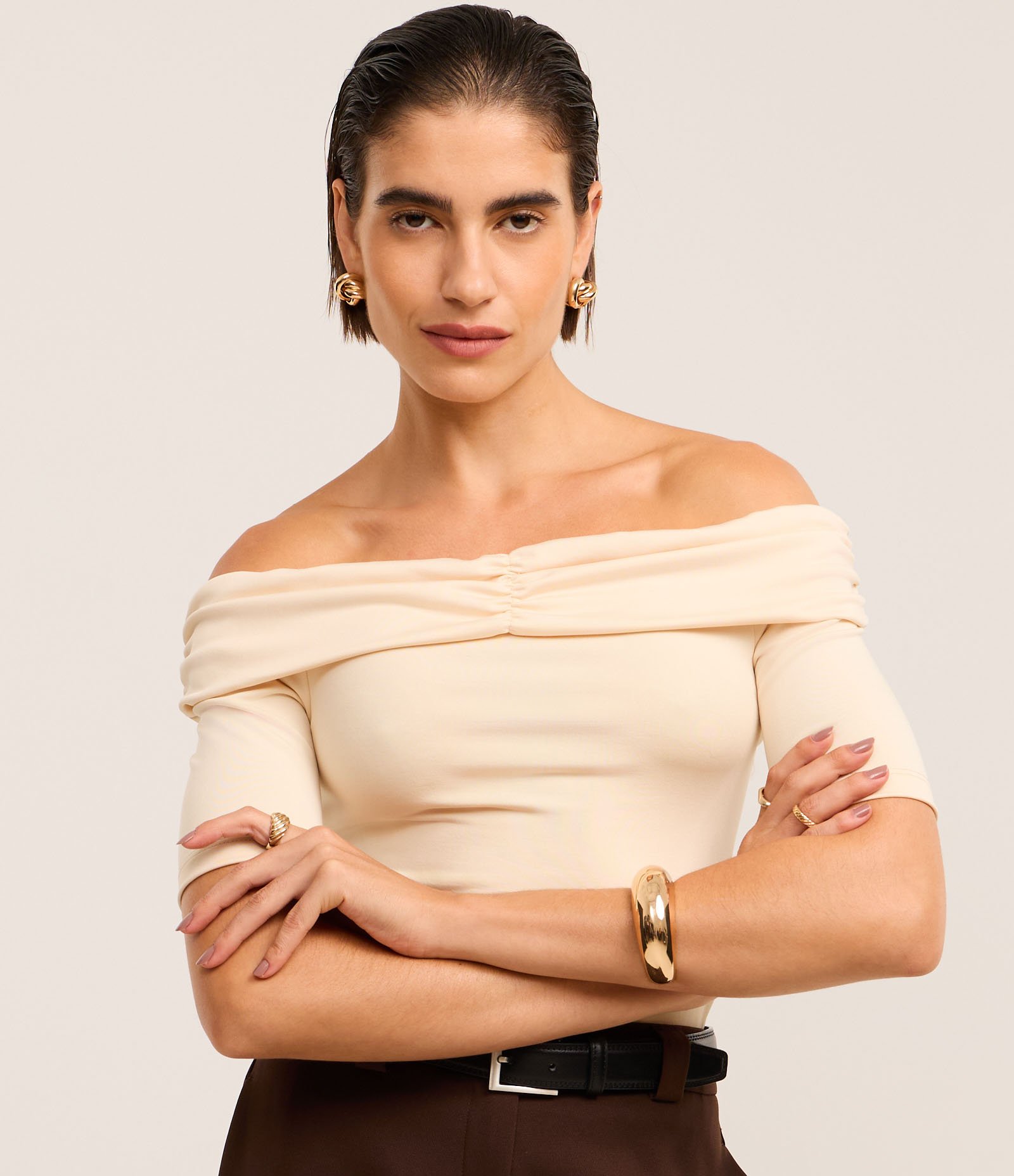 Blusa Ombro a Ombro com Drapeado e Detalhe Dobrado no Decote Off White 1