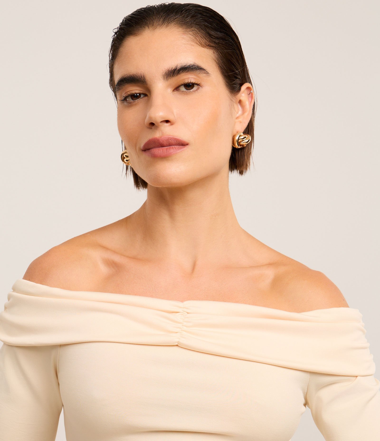 Blusa Ombro a Ombro com Drapeado e Detalhe Dobrado no Decote Off White 4