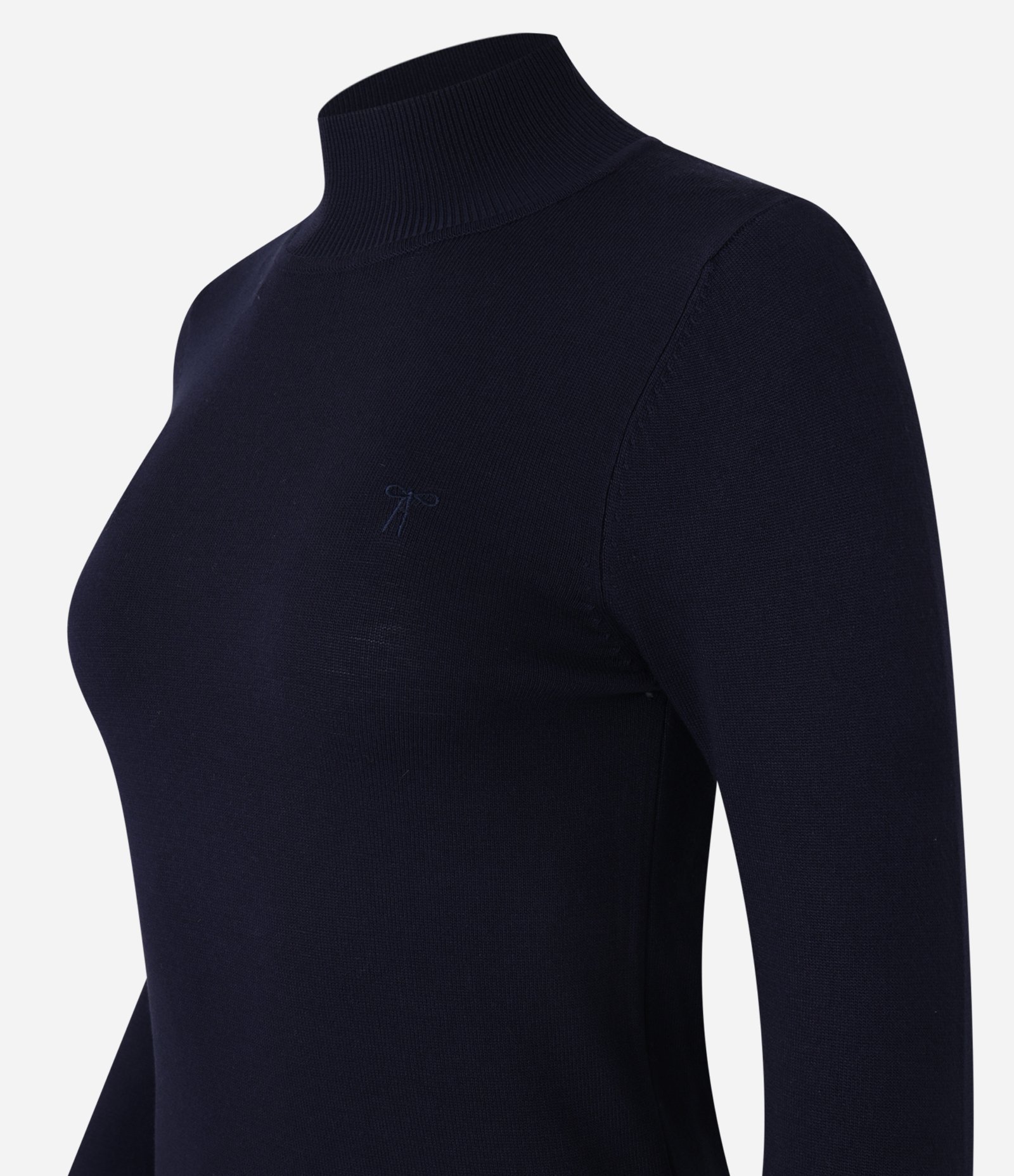 Blusa em Viscose com Gola Alta e Lacinho Bordado Azul Marinho 6