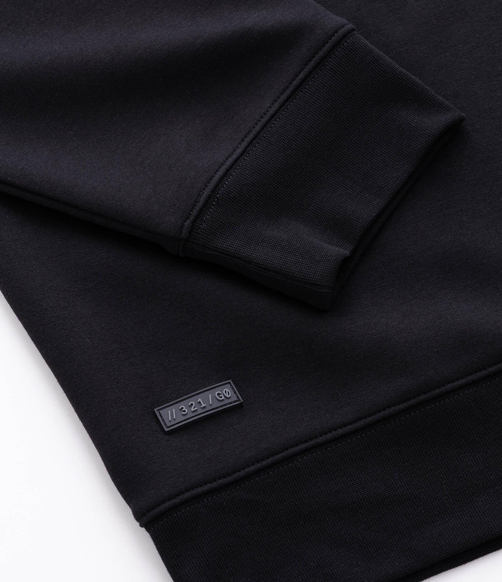 Casaco Fechado Esportivo com Punho Ajustado e Etiqueta Aplicada Preto 9