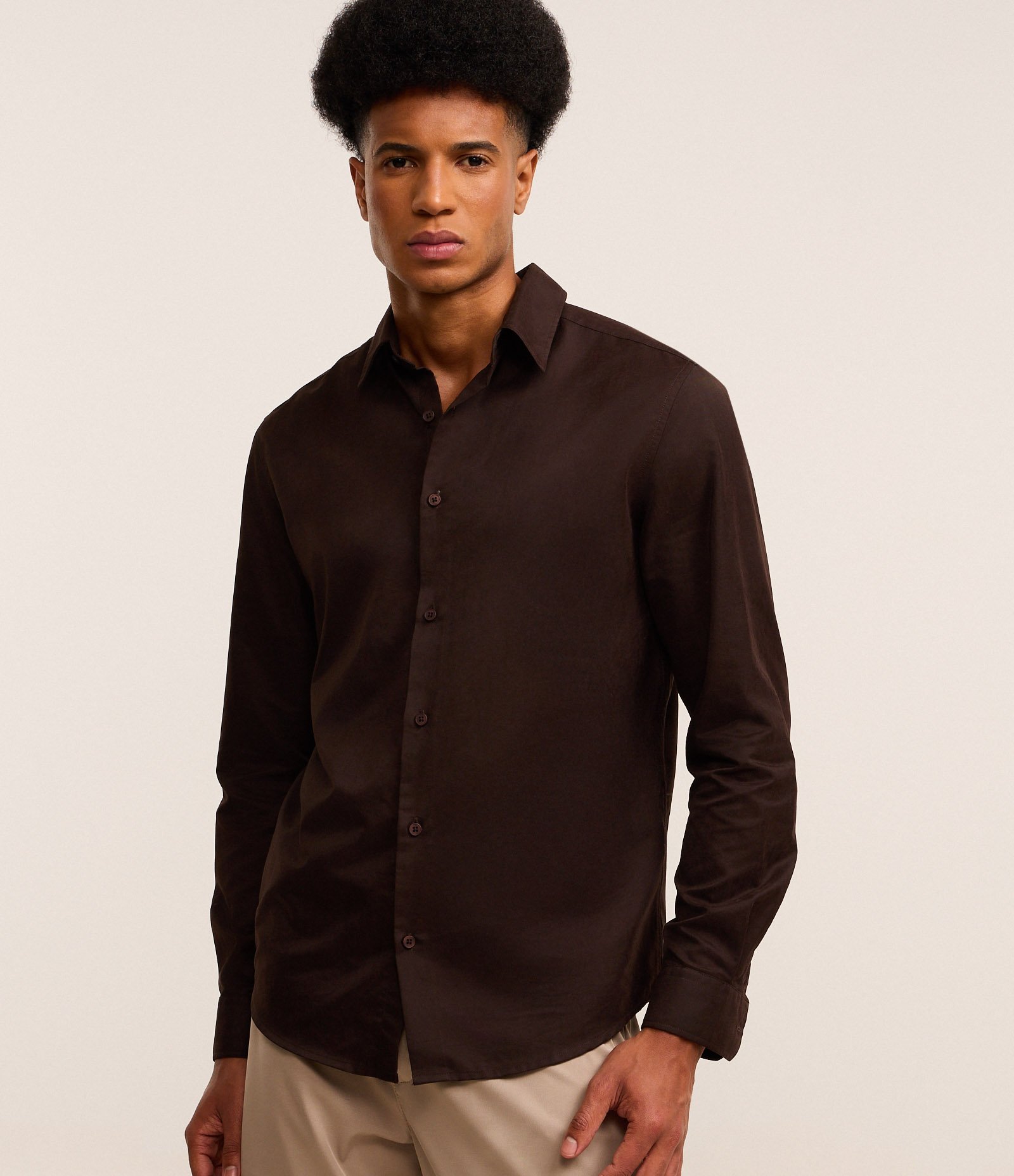 Camisa Regular em Sarja com Abotoamento Marrom 1