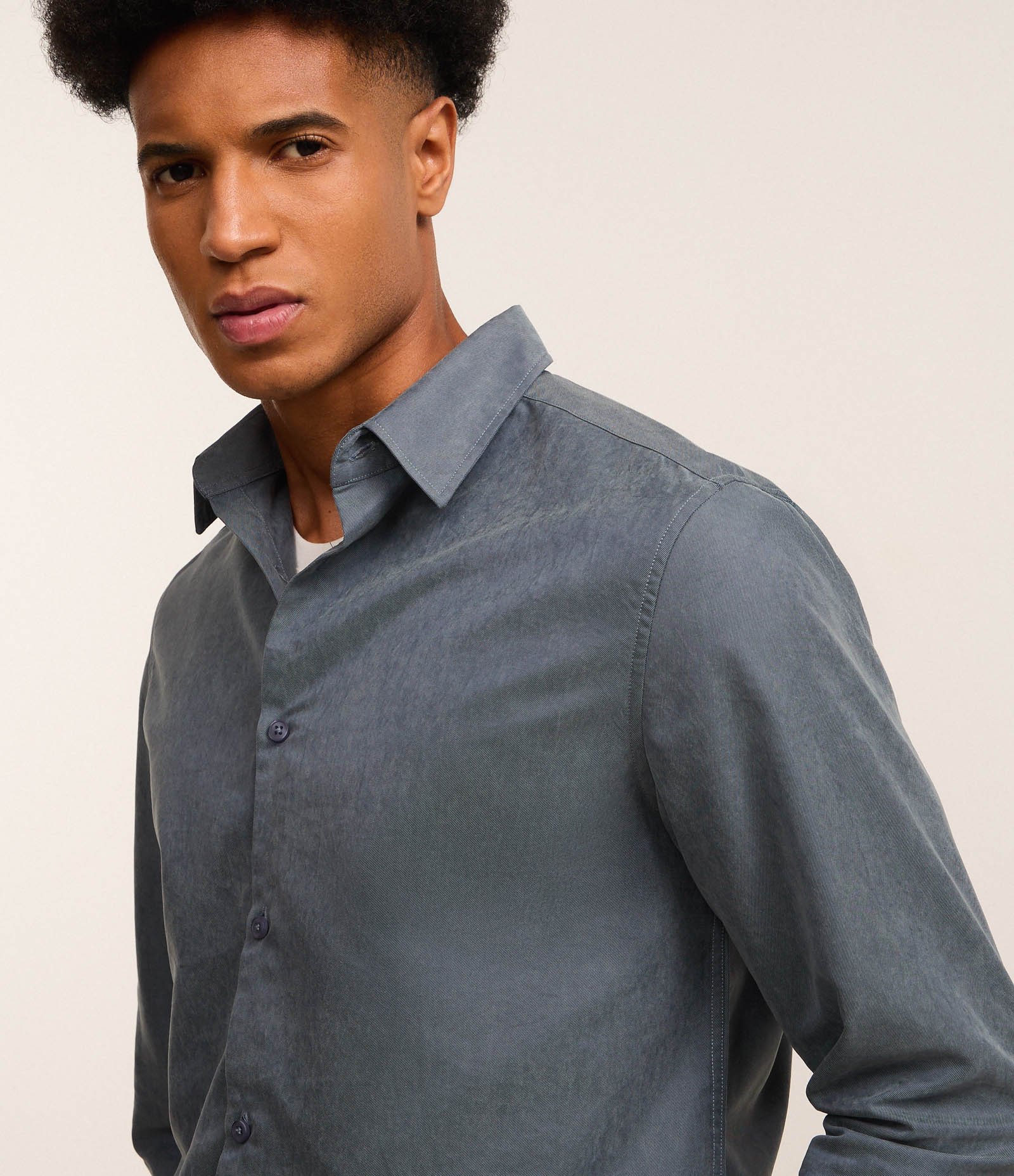 Camisa Regular em Sarja com Abotoamento Azul 4