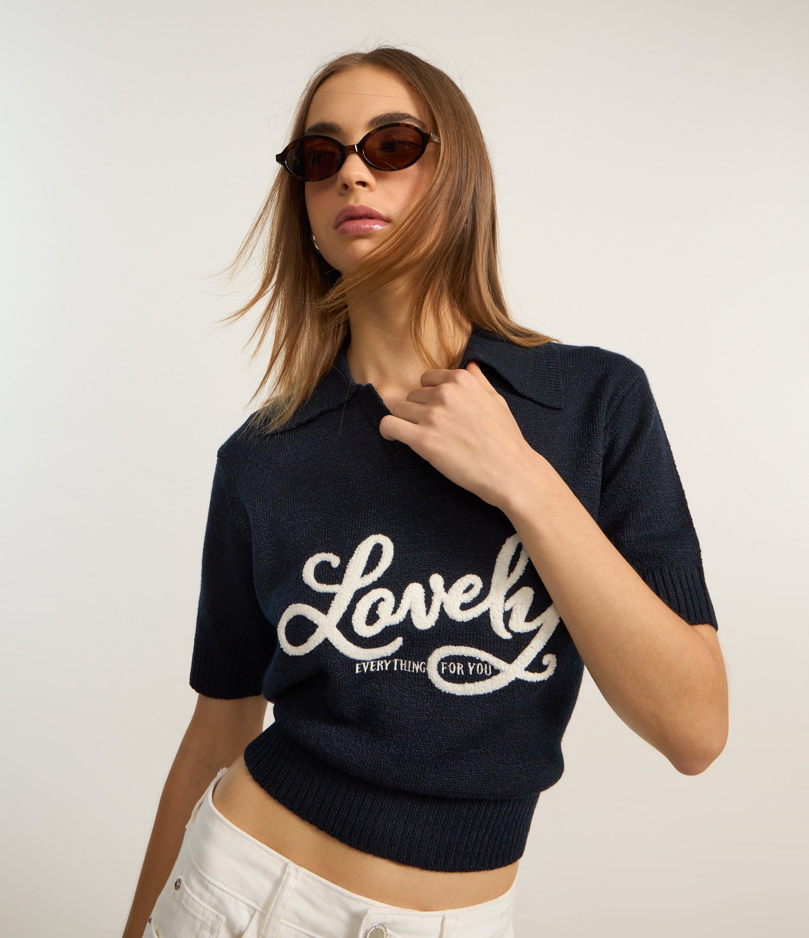 Polo em Tricô com Lettering Lovely Azul Marinho 1