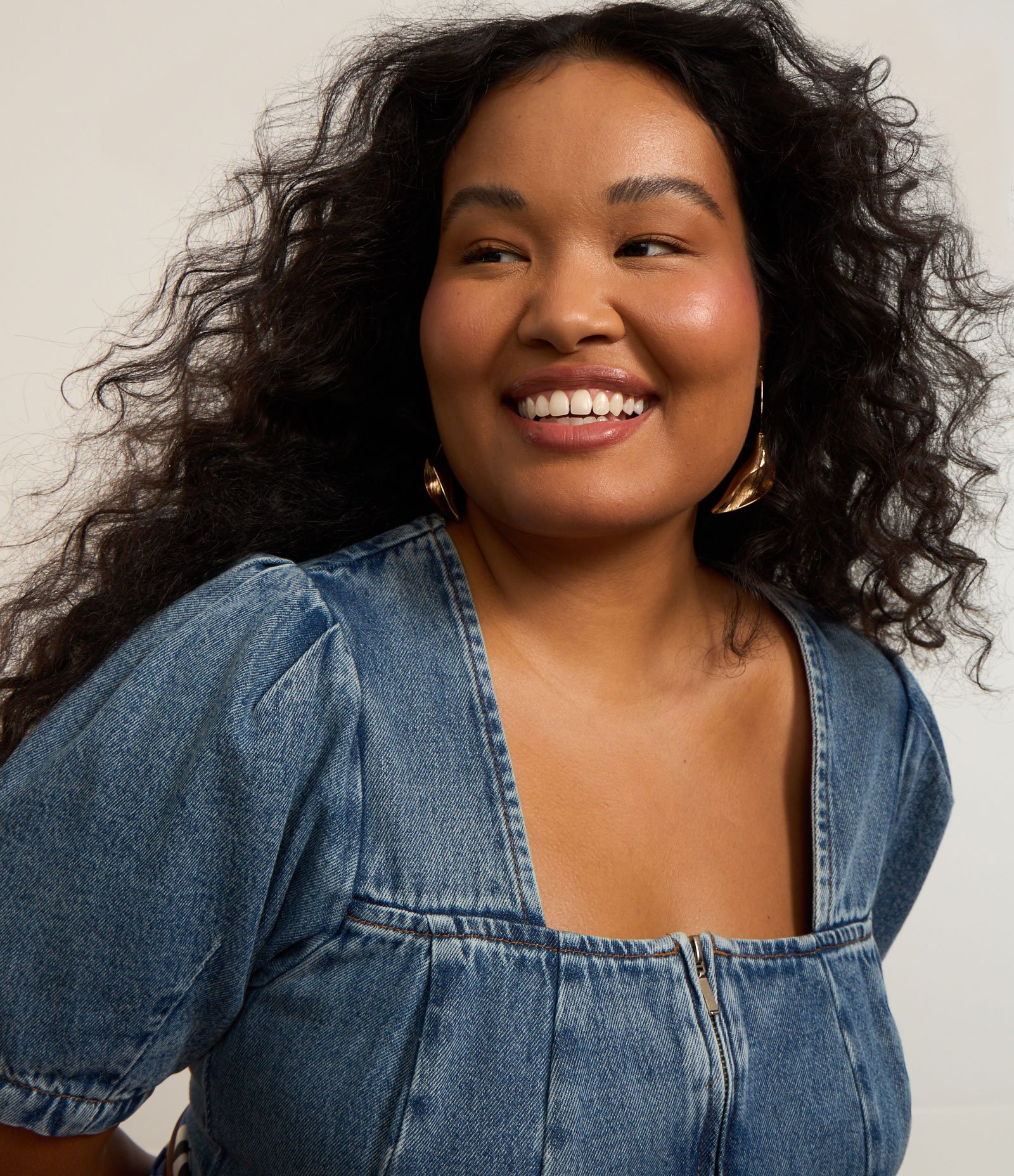 Macacão Longo em Jeans com Manga Bufante Curve & Plus Size Azul 4