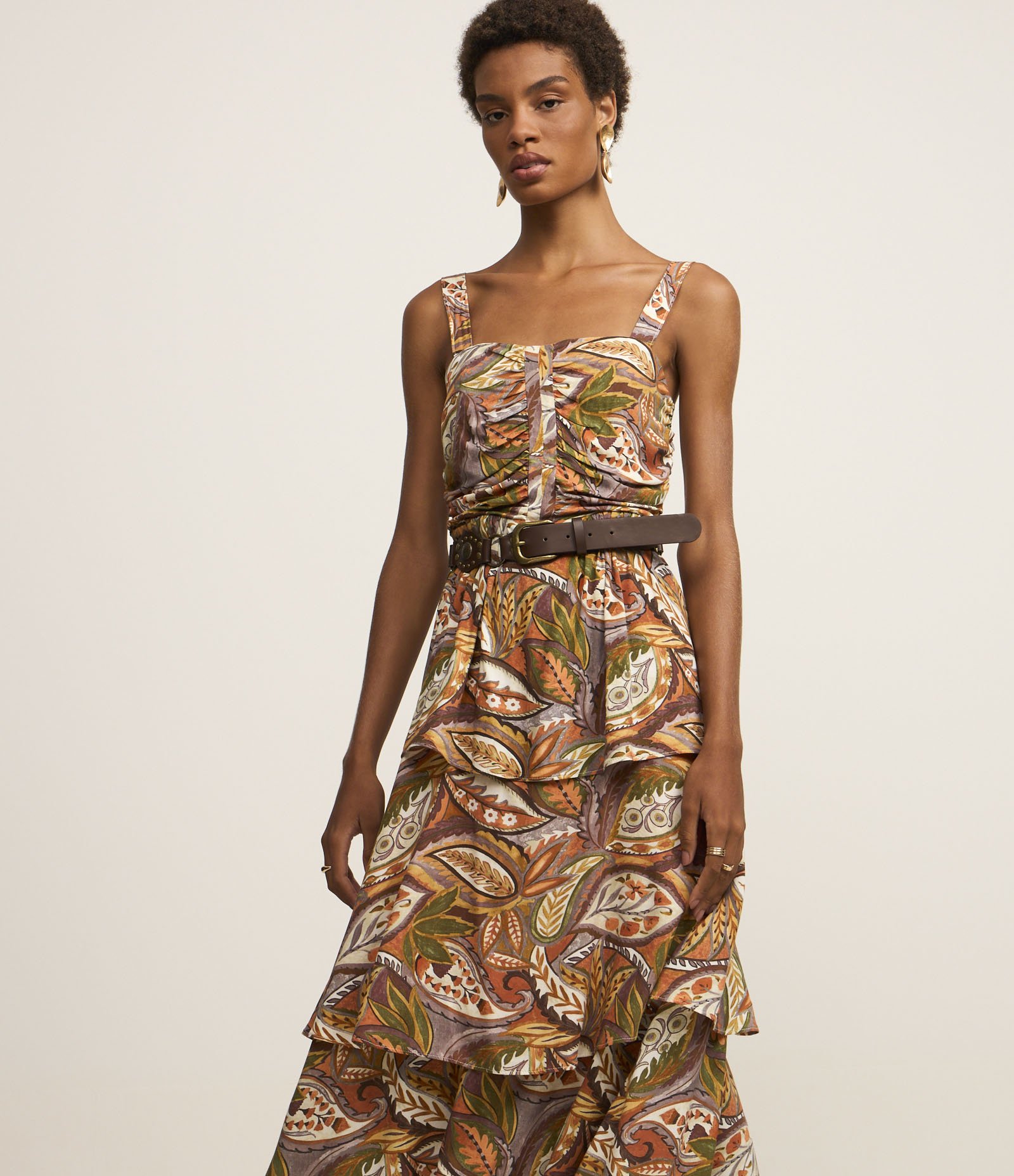 Vestido Western Evasê Midi em Viscose com Estampa Folhagem Marrom 2