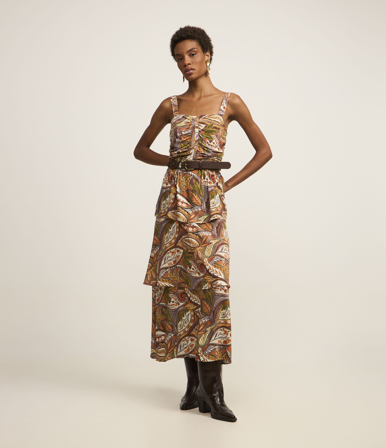 Vestido Western Evasê Midi em Viscose com Estampa Folhagem Marrom 5