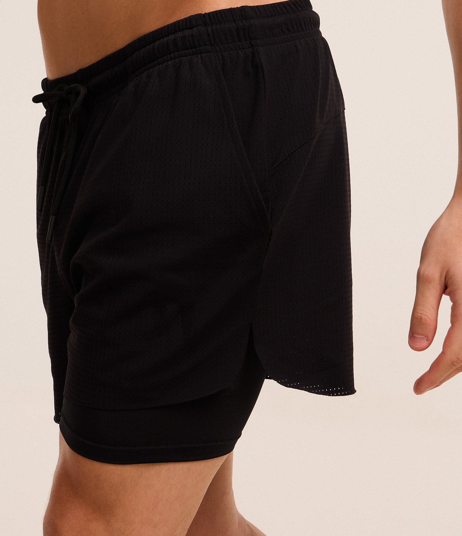 Bermuda Esportiva em Microfibra com Short de Compressão Preto 5