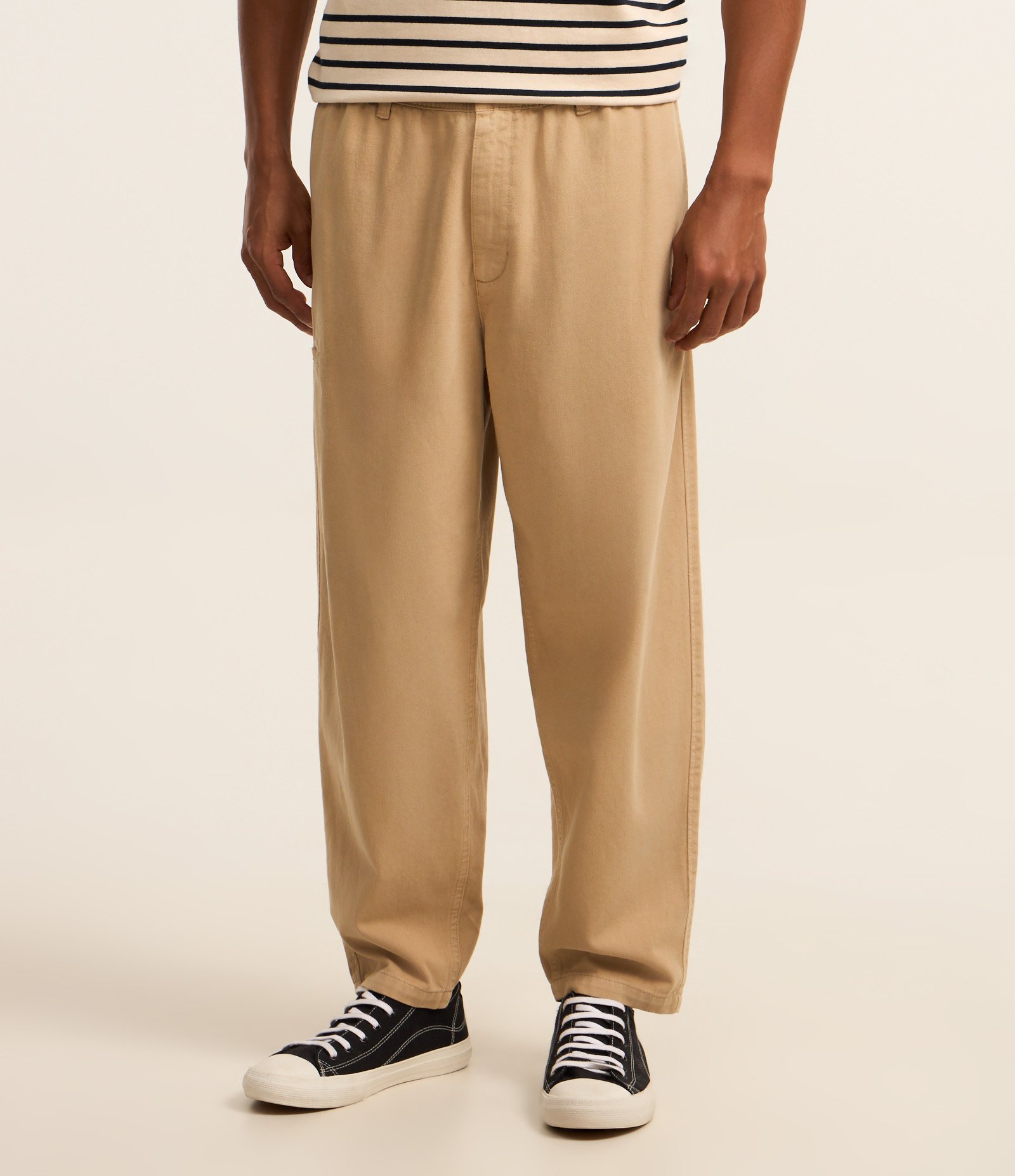 Calça Balloon em Sarja e Bolso com Zíper Lateral Marrom 2