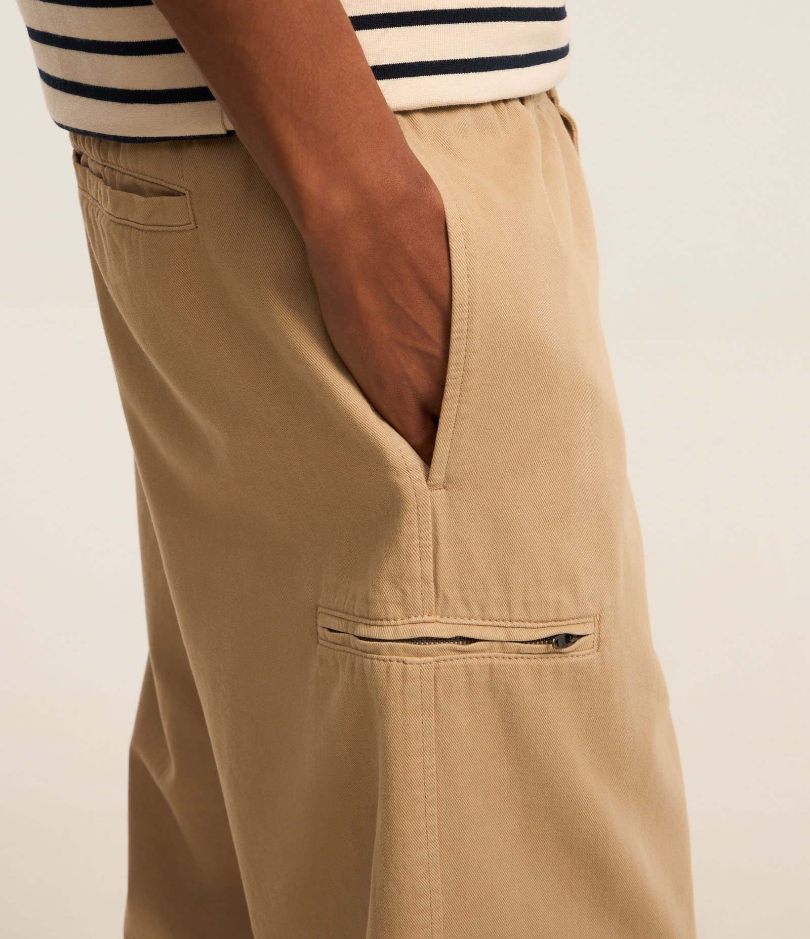 Calça Balloon em Sarja e Bolso com Zíper Lateral Marrom 4