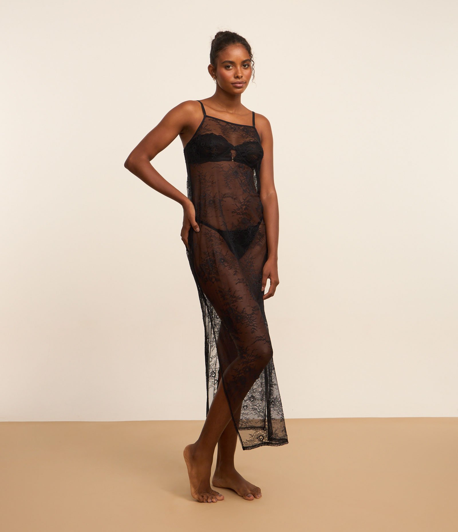 Camisola Alcinha em Laise com Textura Floral Preto 2