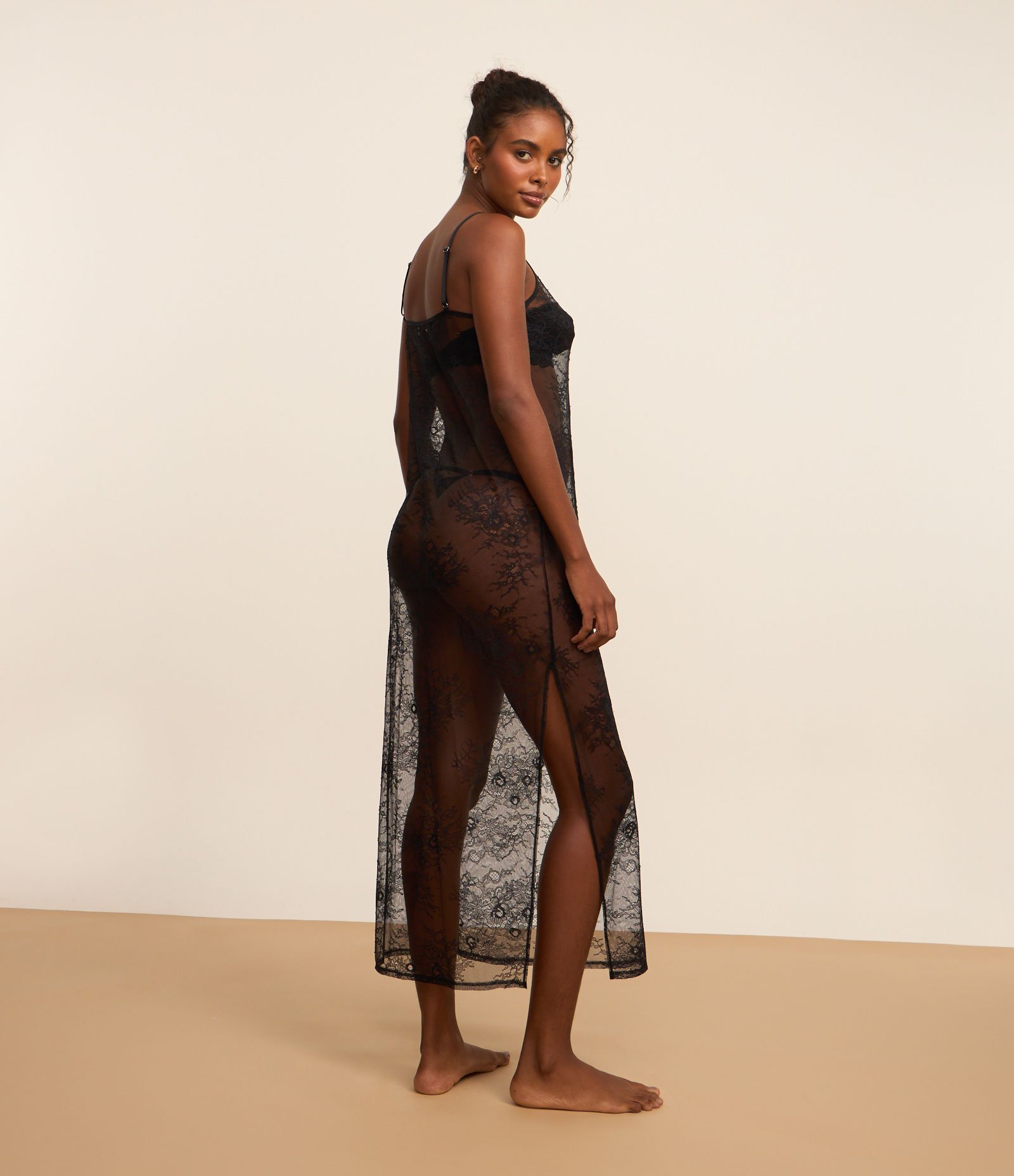 Camisola Alcinha em Laise com Textura Floral Preto 3