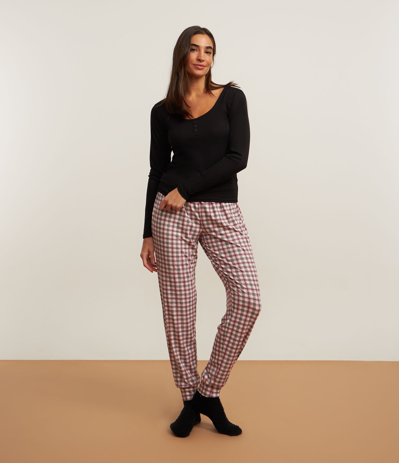 Pijama Longo em Ribana com Calça Xadrez Multicores 5