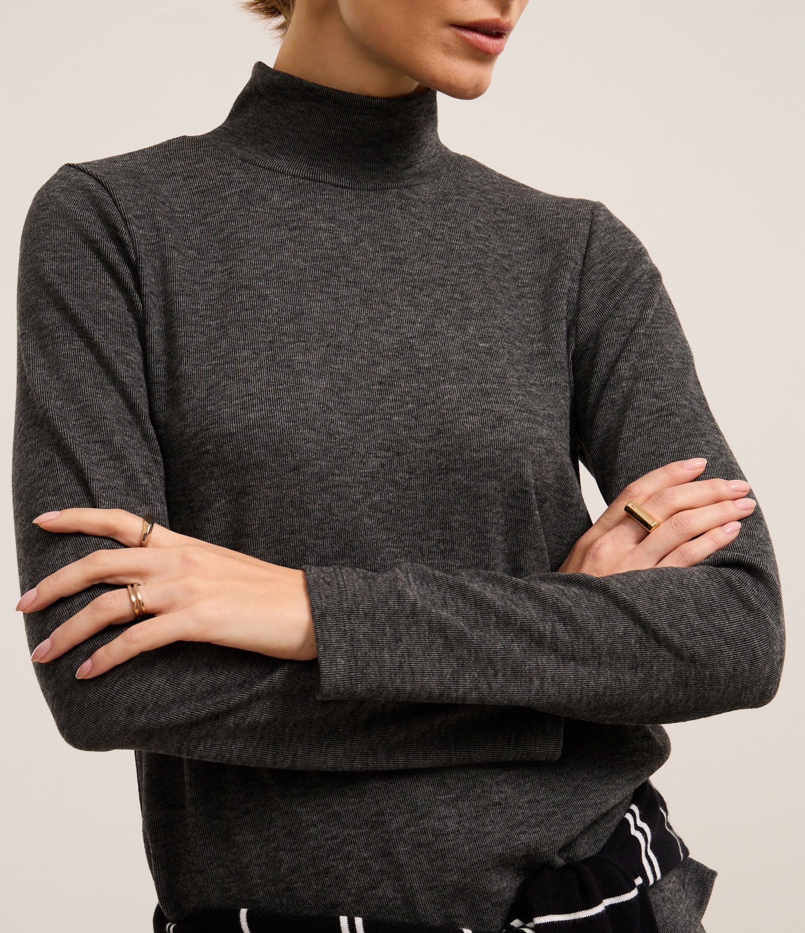 Suéter em Tricô com Gola Alta com Fundo Mescla Cinza 4