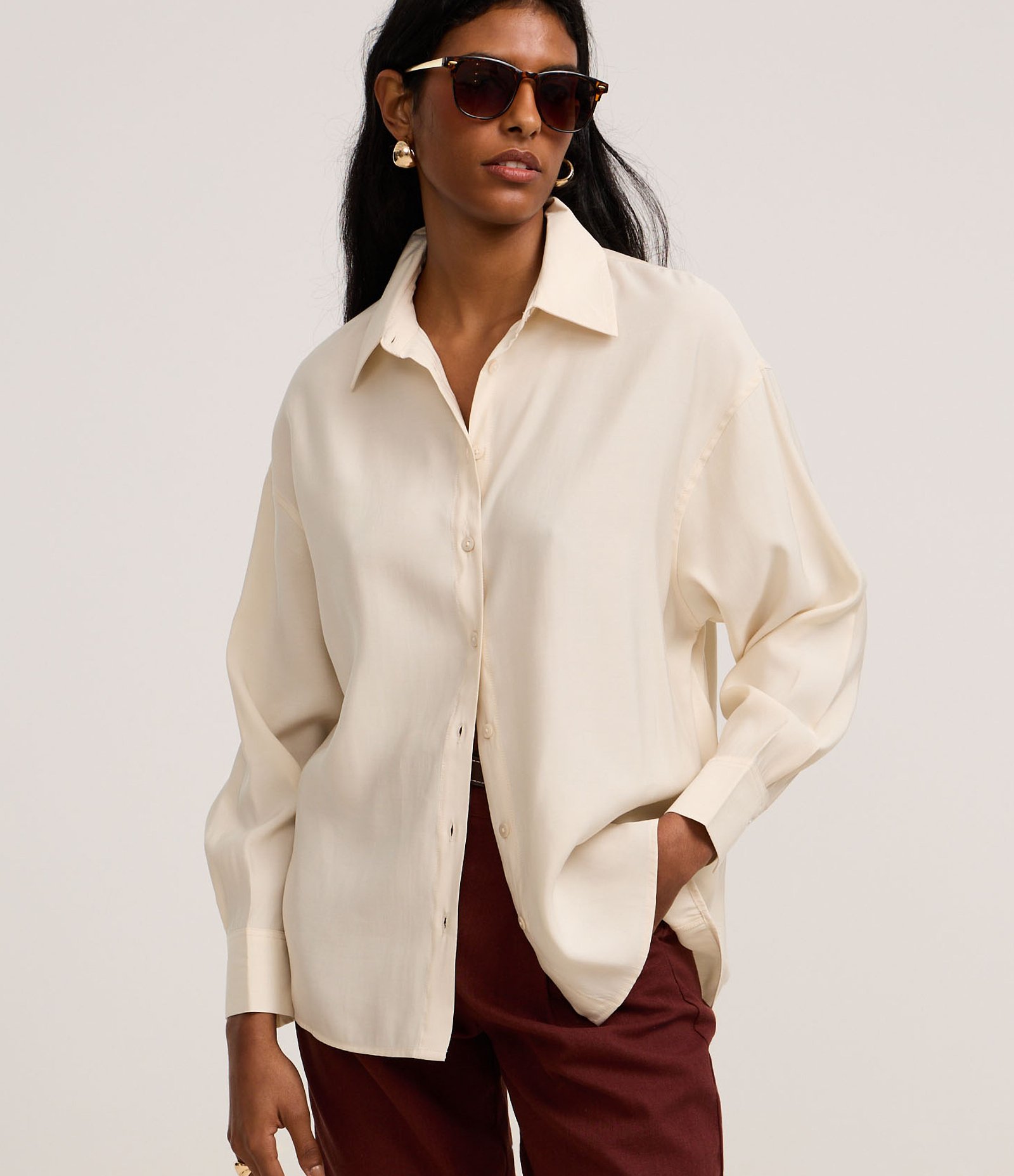 Camisa Ampla em Cupro com Abotoamento Bege 1