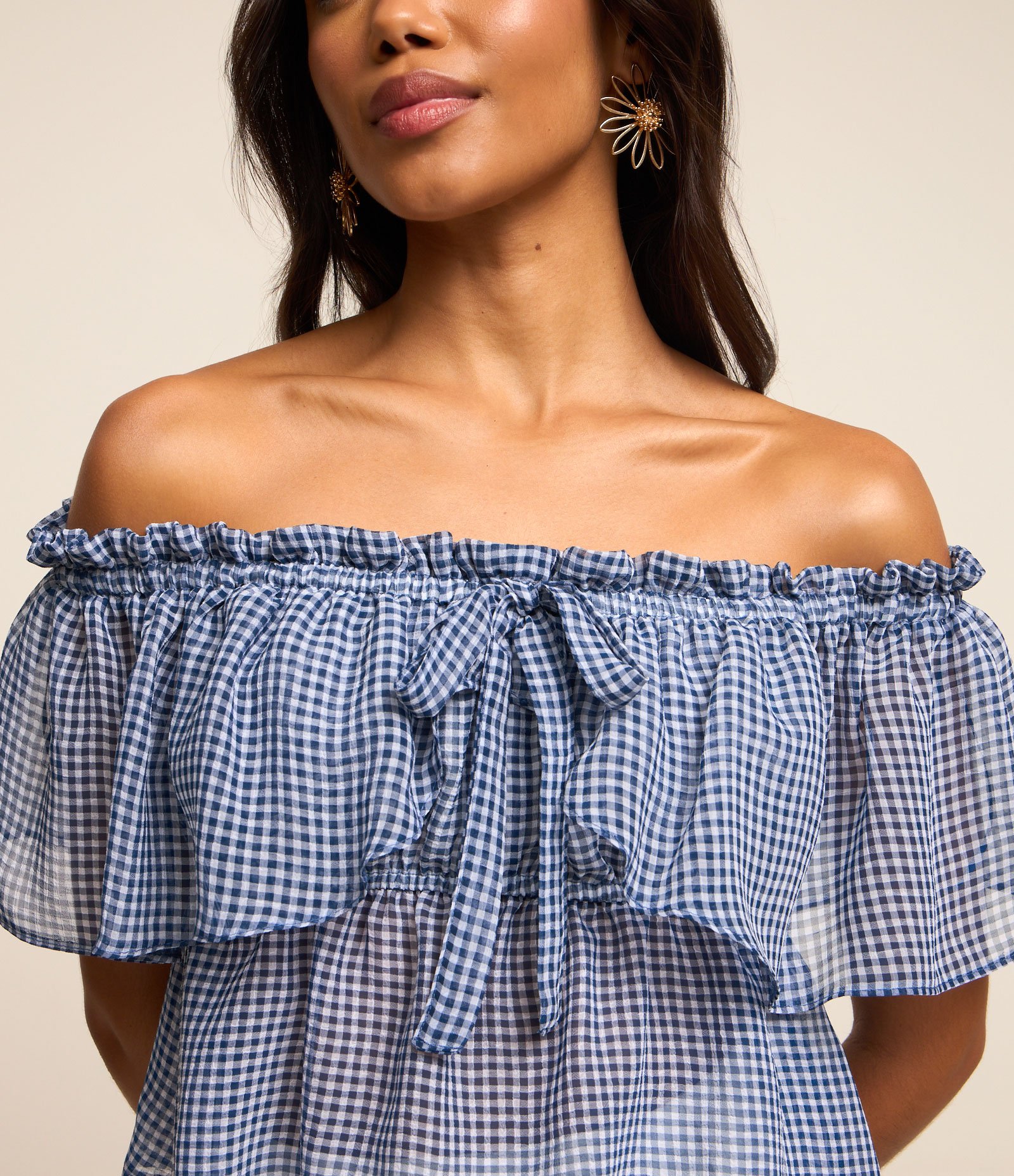 Blusa Curta em Chiffon com Decote Ombro a Ombro Xadrez e Laço Azul 4