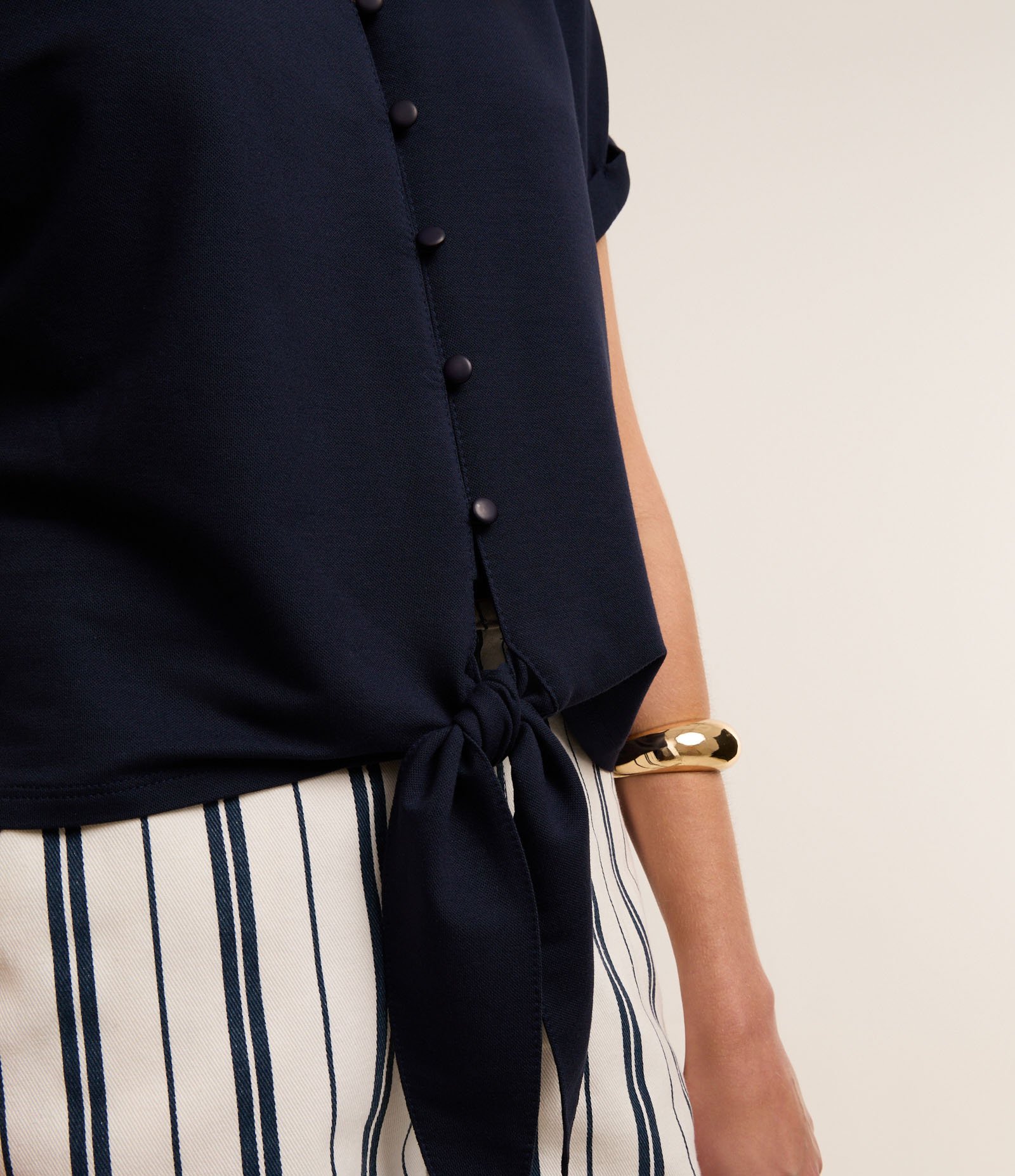 Camisa em Piquet com Amarração Laço na Barra Azul Escuro 3