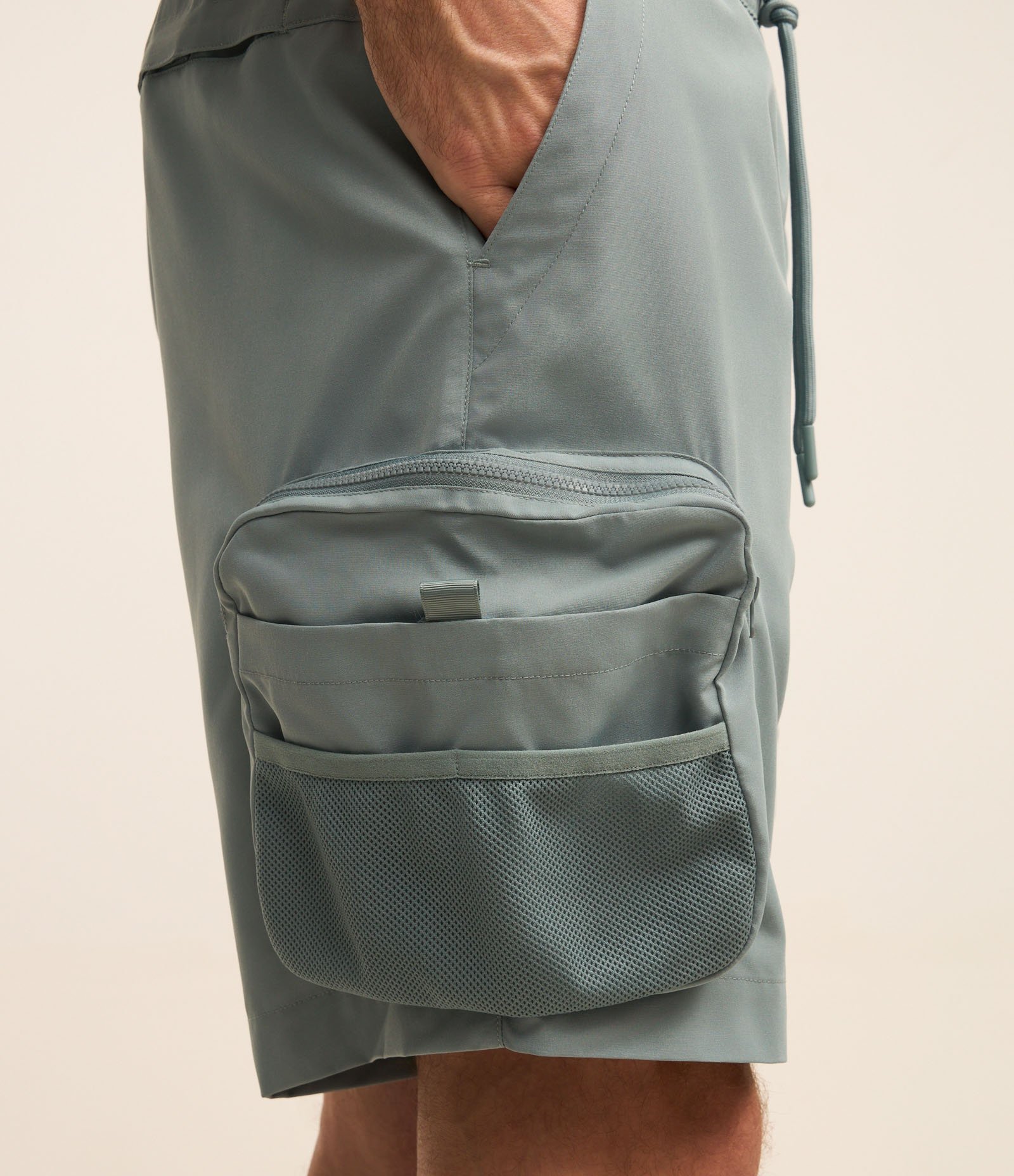 Bermuda Cargo com Cós Elástico e Bolsos Táticos 3