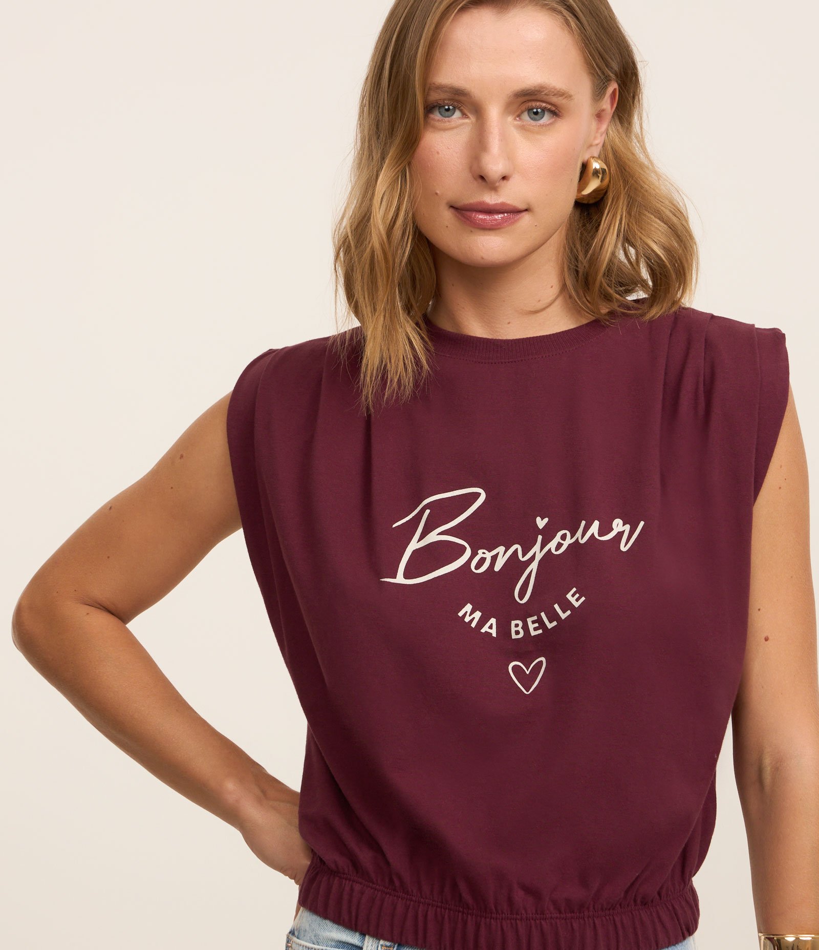 Blusa Manga Curta em Algodão com Estampa Lettering Bonjour Bordo 1