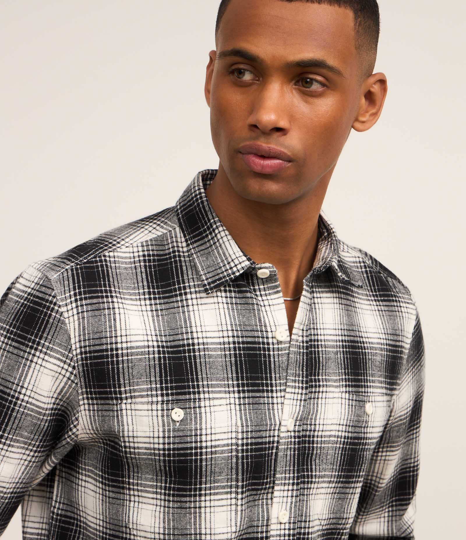Camisa Comfort em Flanela com Estampa Xadrez Preto 3
