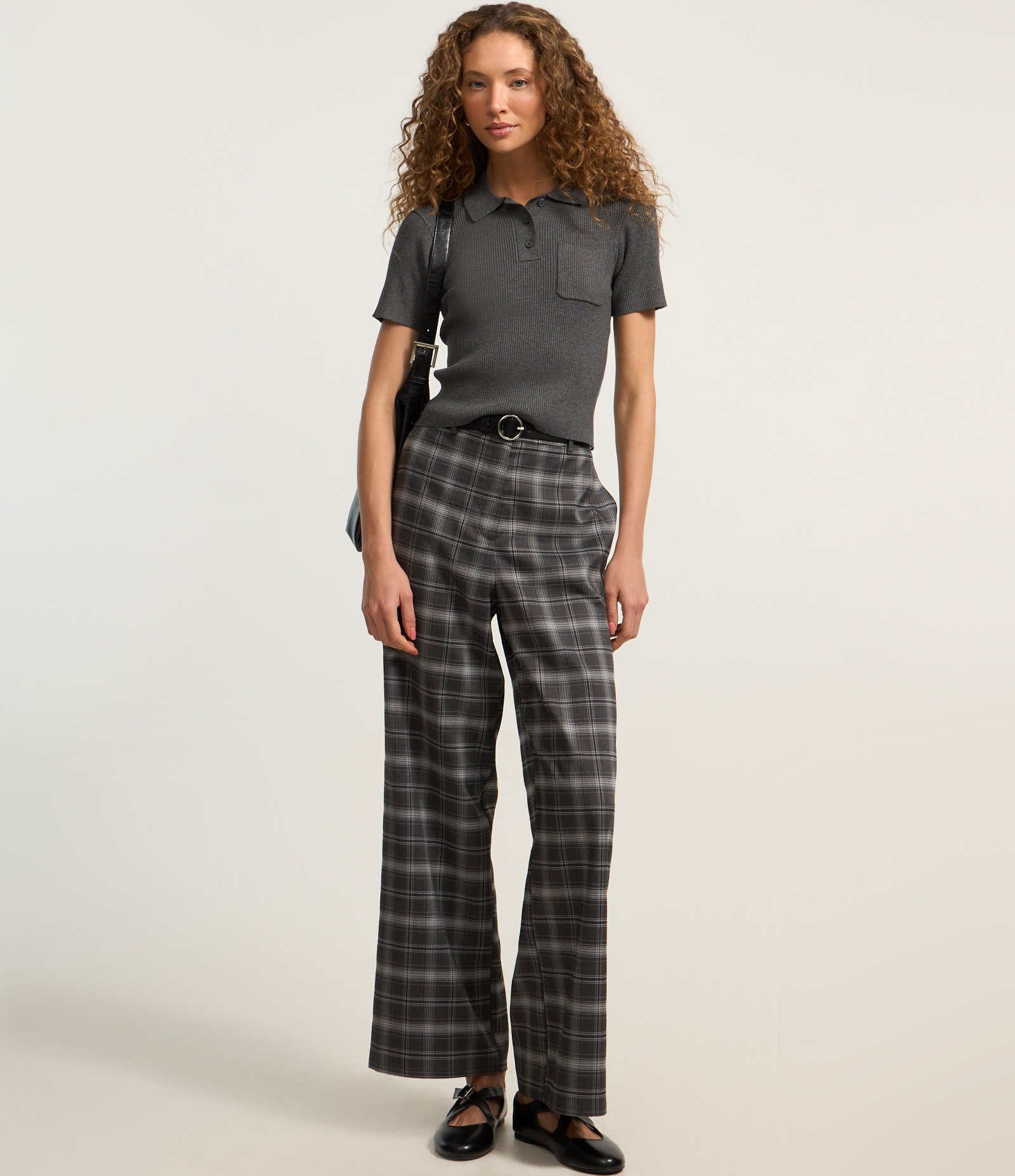 Blusa Polo em Tricô Caneladinha com Bolso no Peito Cinza 2