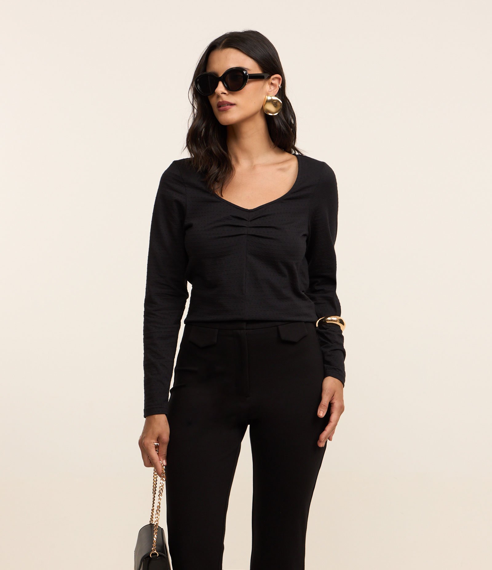 Blusa em Algodão com Franzido no Decote Preto 1