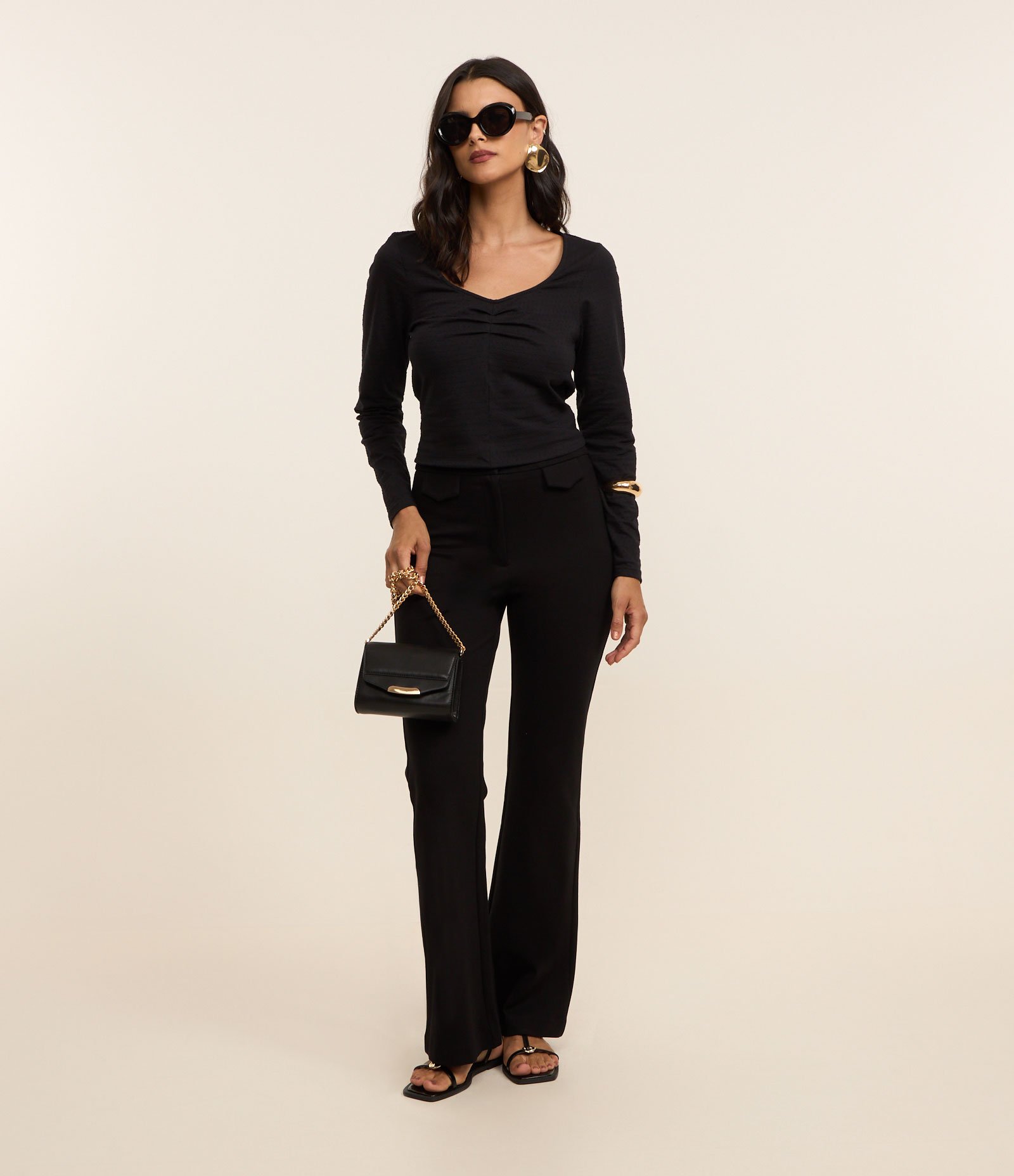 Blusa em Algodão com Franzido no Decote Preto 2