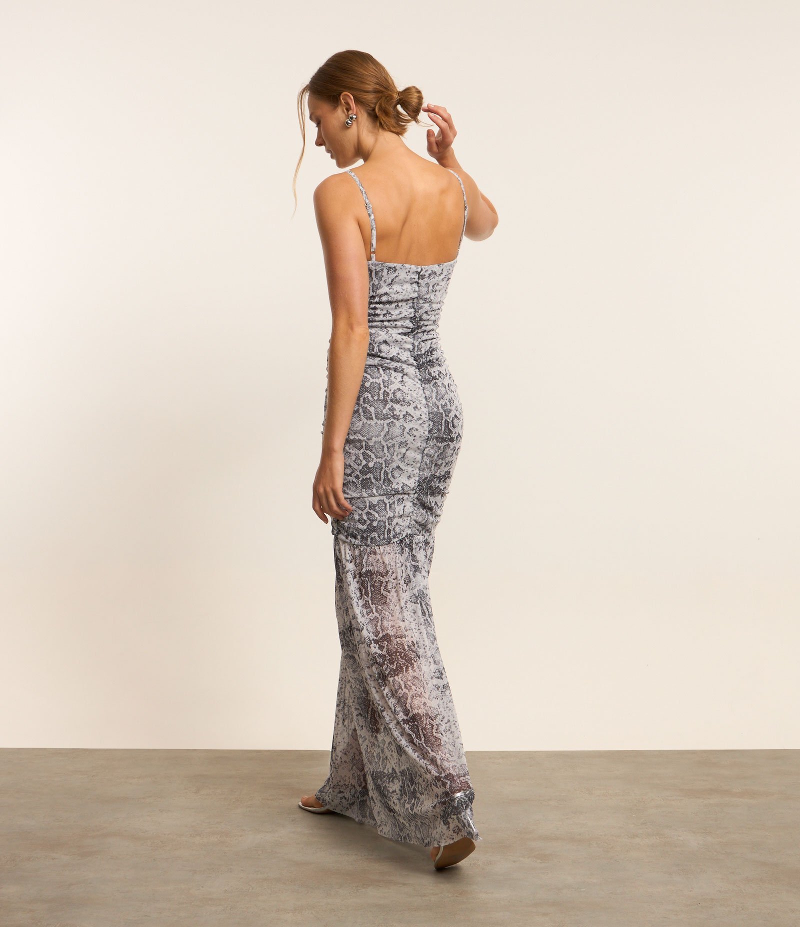 Vestido New Midi em Tule Animal Print com Franzidos Cinza 4