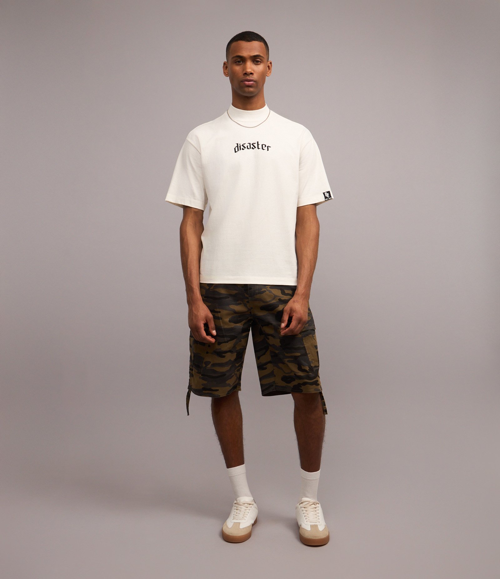 Bermuda Baggy em Sarja com Estampa Camuflada Marrom 1