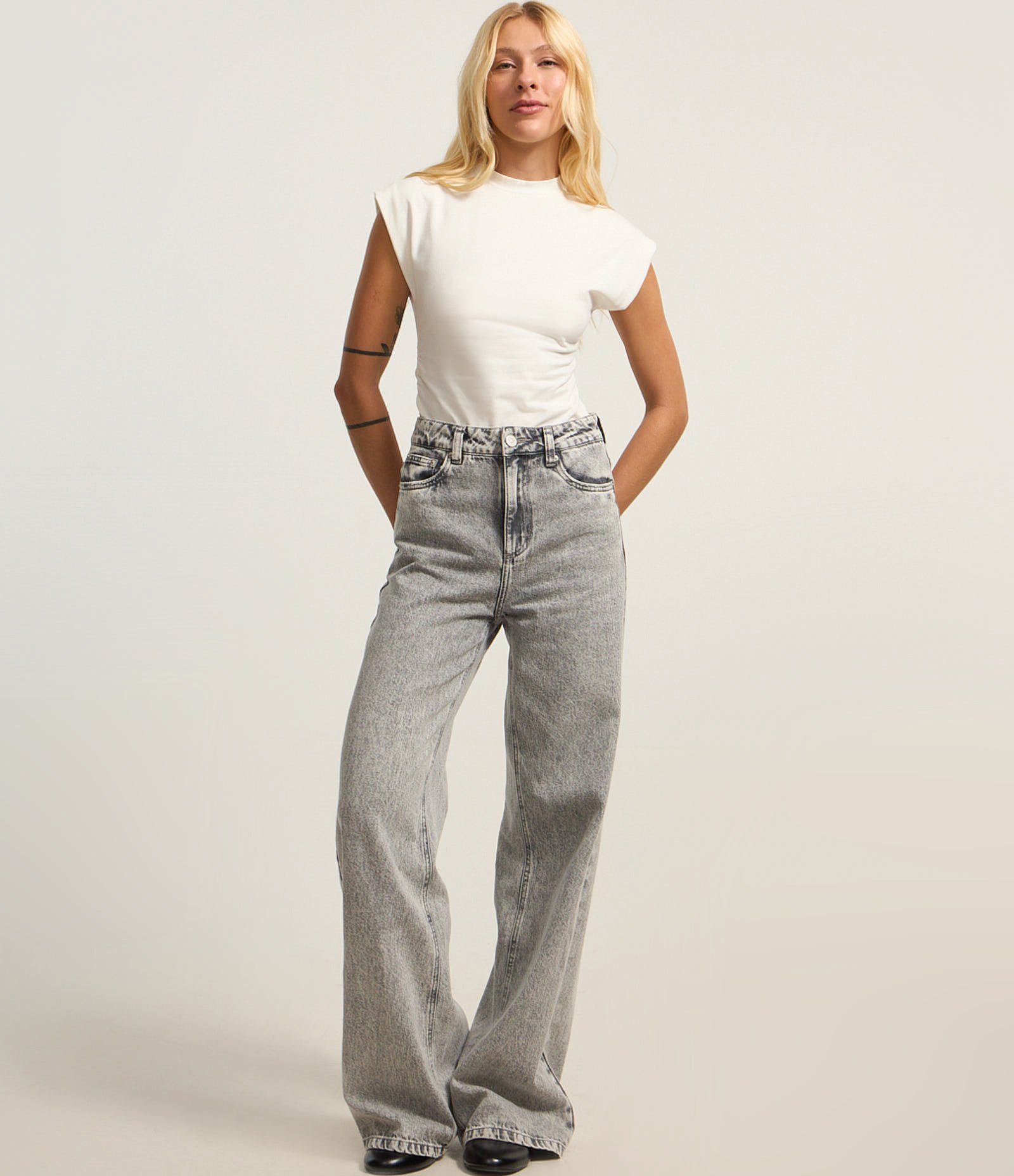 Blusa em Algodão com Gola Alta e Franzido na Lateral Branco 2