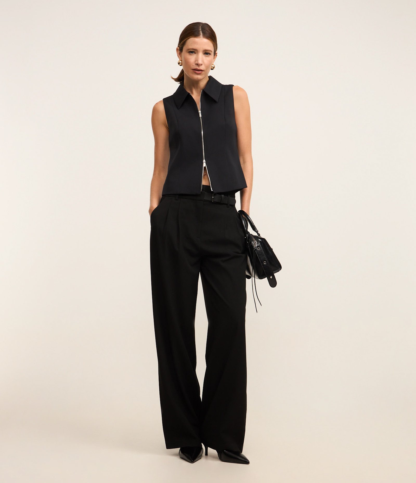 Colete Alfaiatado com Gola Pólo e Fechamento em Zíper Preto 3