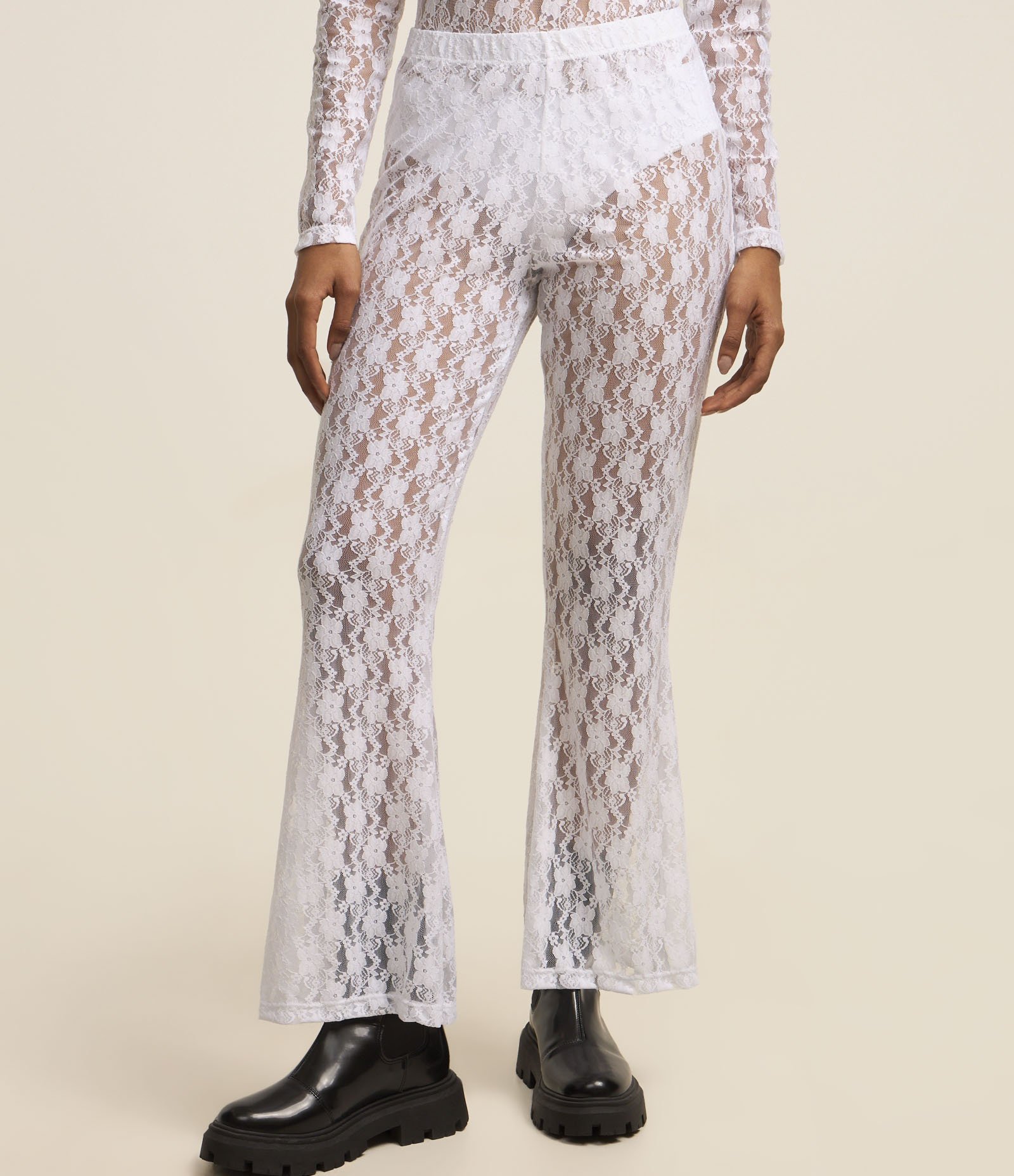 Calça Bailarina em Renda Texturizada e Cós Elástico Branco 2