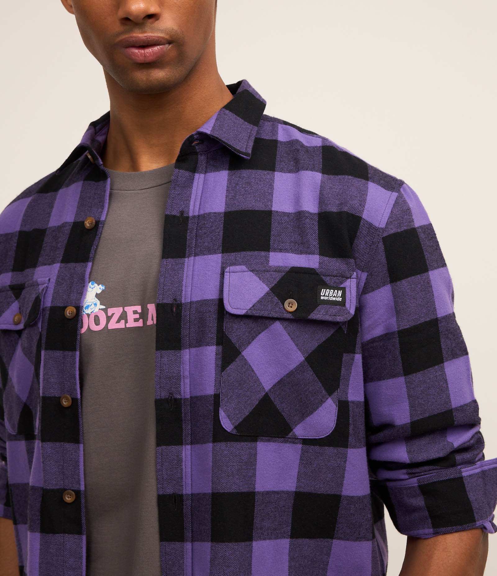 Camisa Comfort com Estampa Xadrez e Bolsos Roxo 3