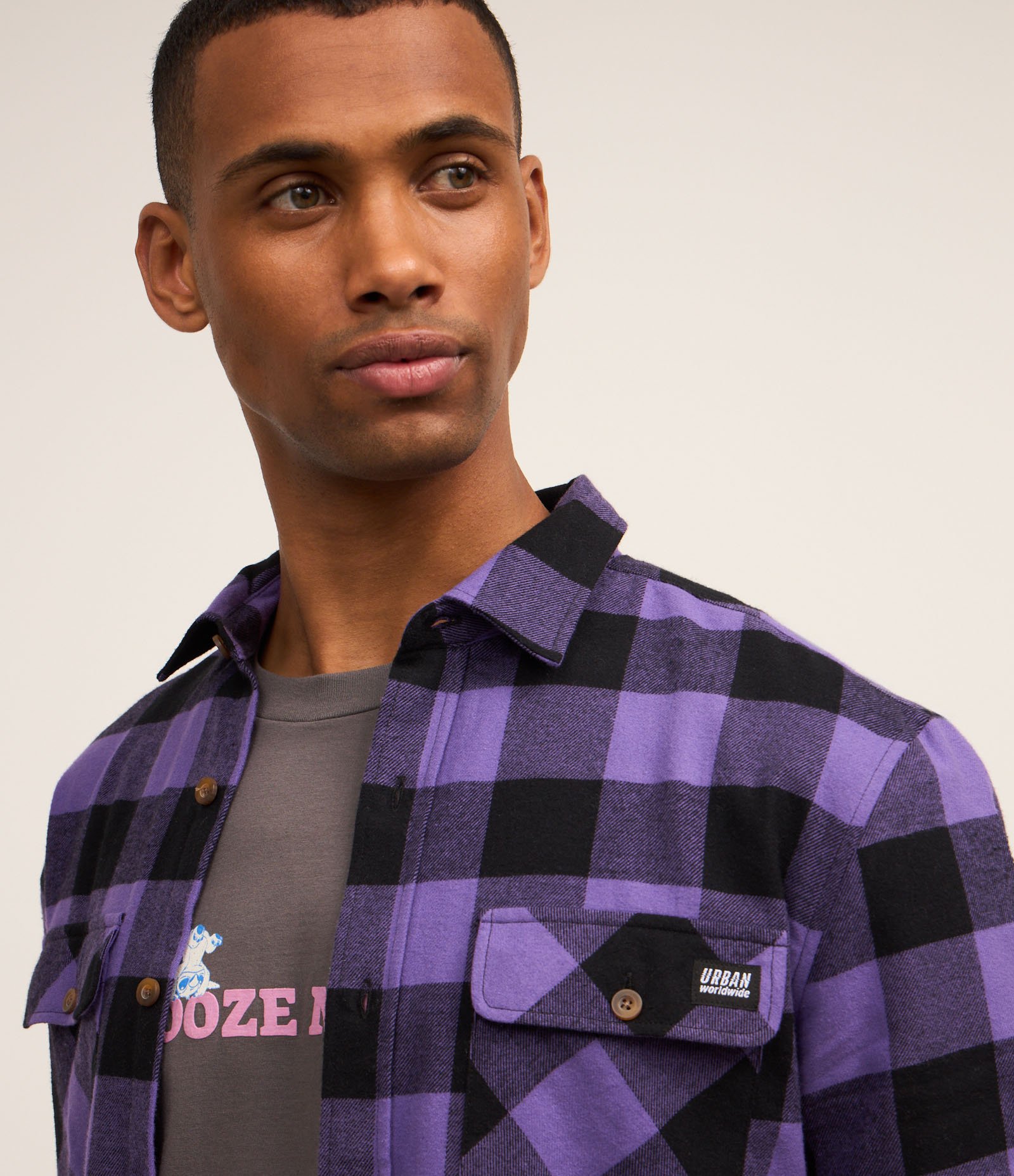 Camisa Comfort com Estampa Xadrez e Bolsos Roxo 4