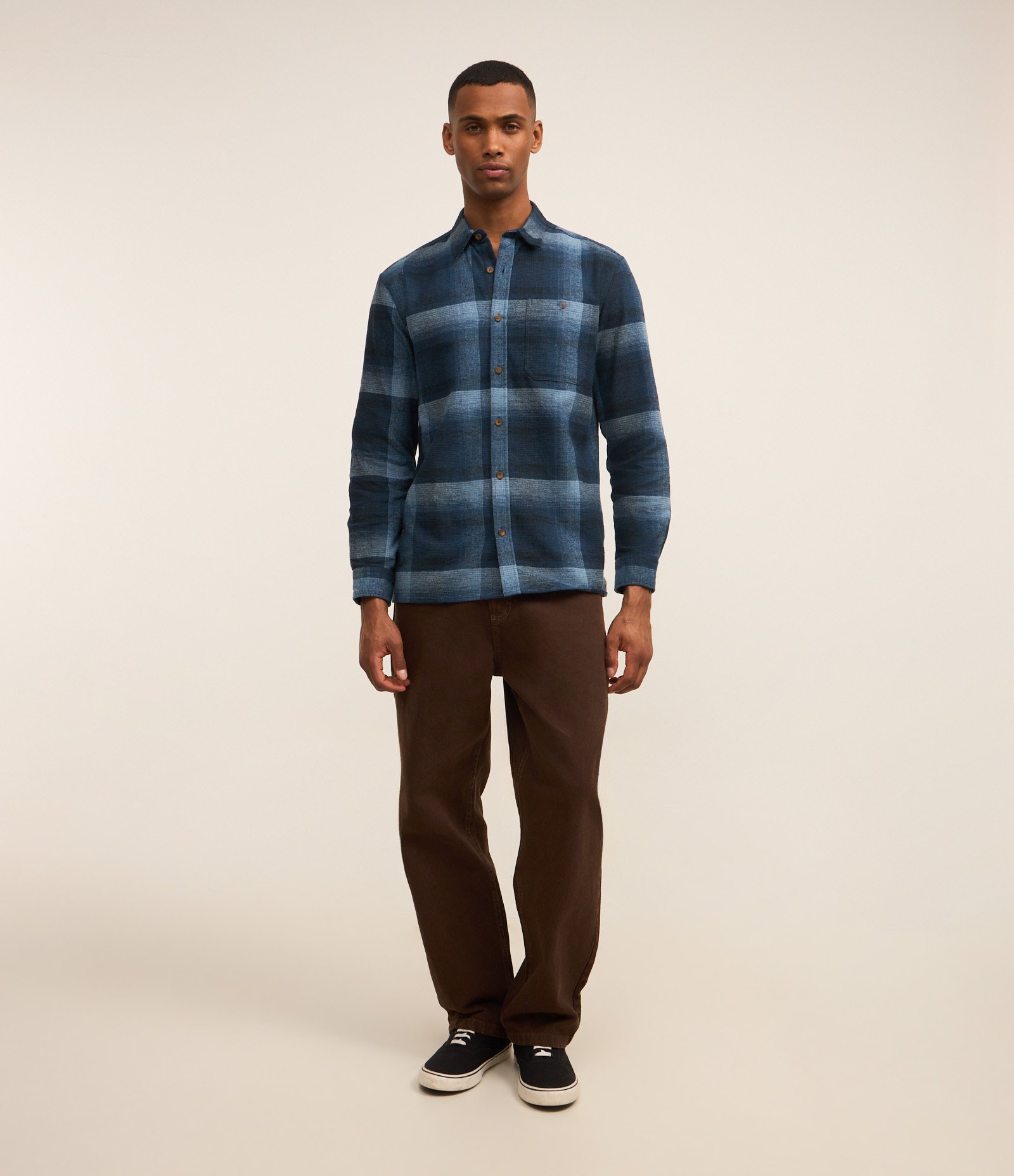 Camisa Comfort em Algodão Xadrez com Bolso e Manga Longa Azul marinho 2