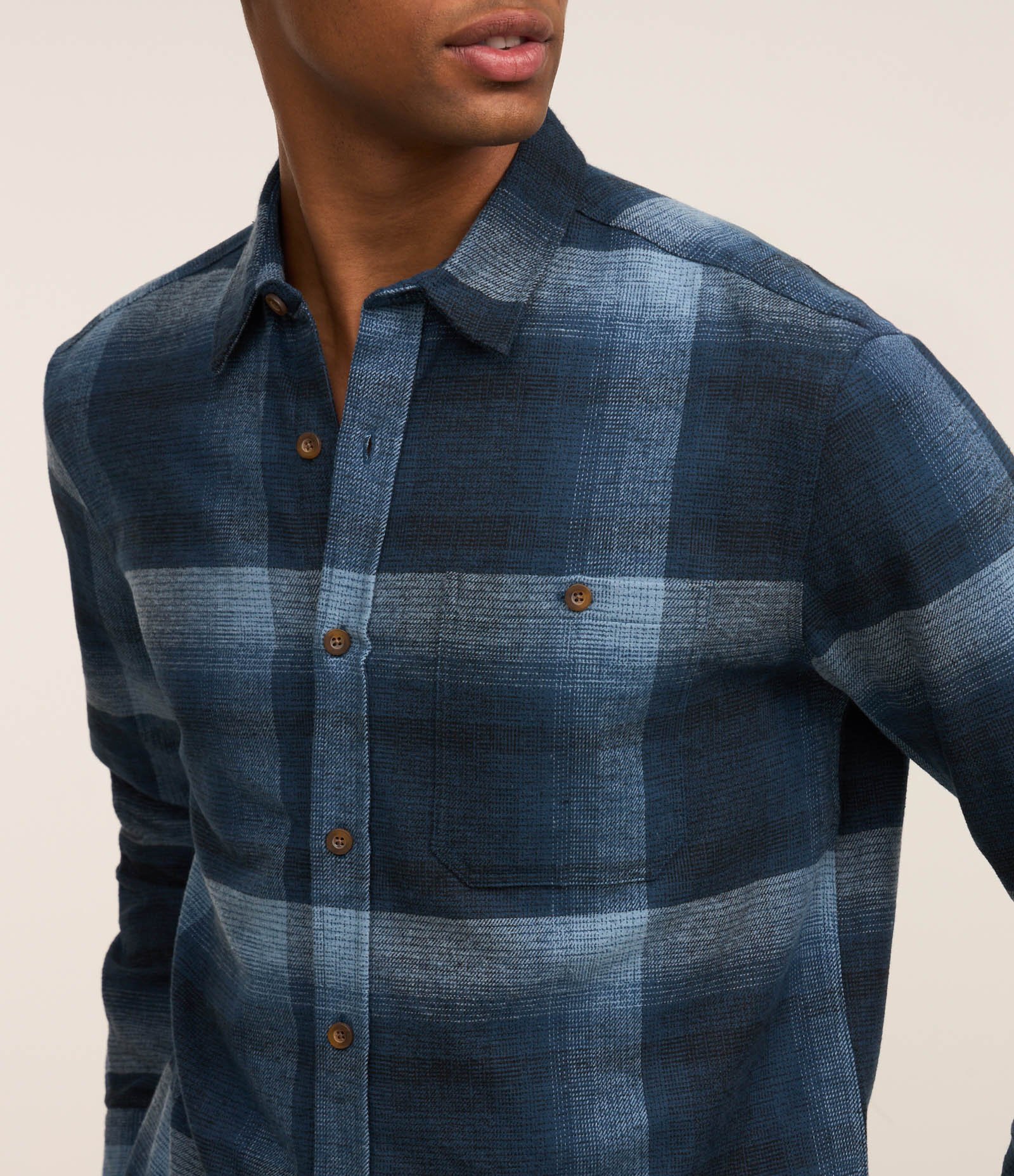 Camisa Comfort em Algodão Xadrez com Bolso e Manga Longa Azul marinho 3