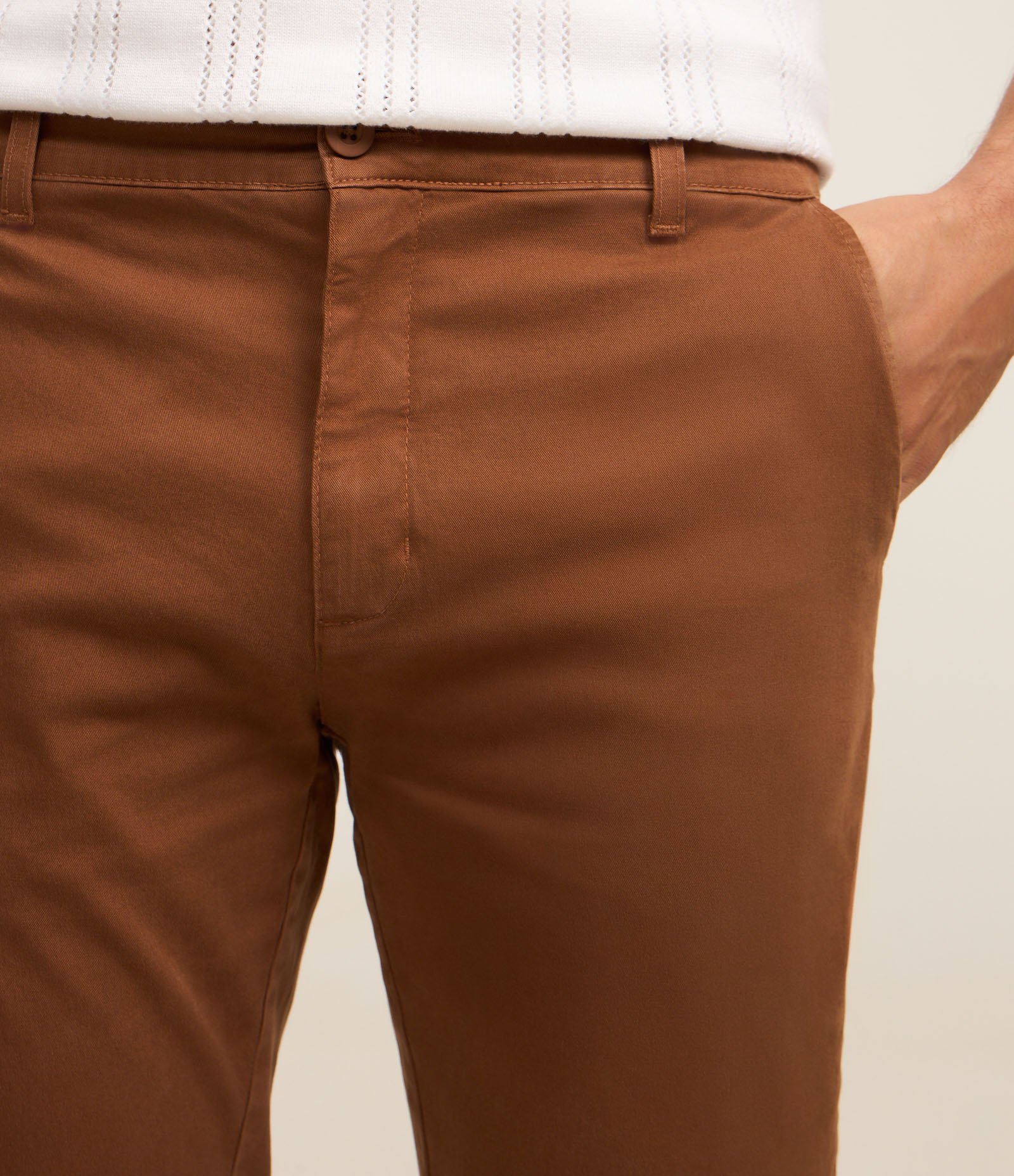 Calça Slim em Sarja com Lavagem Estonada Marrom 3