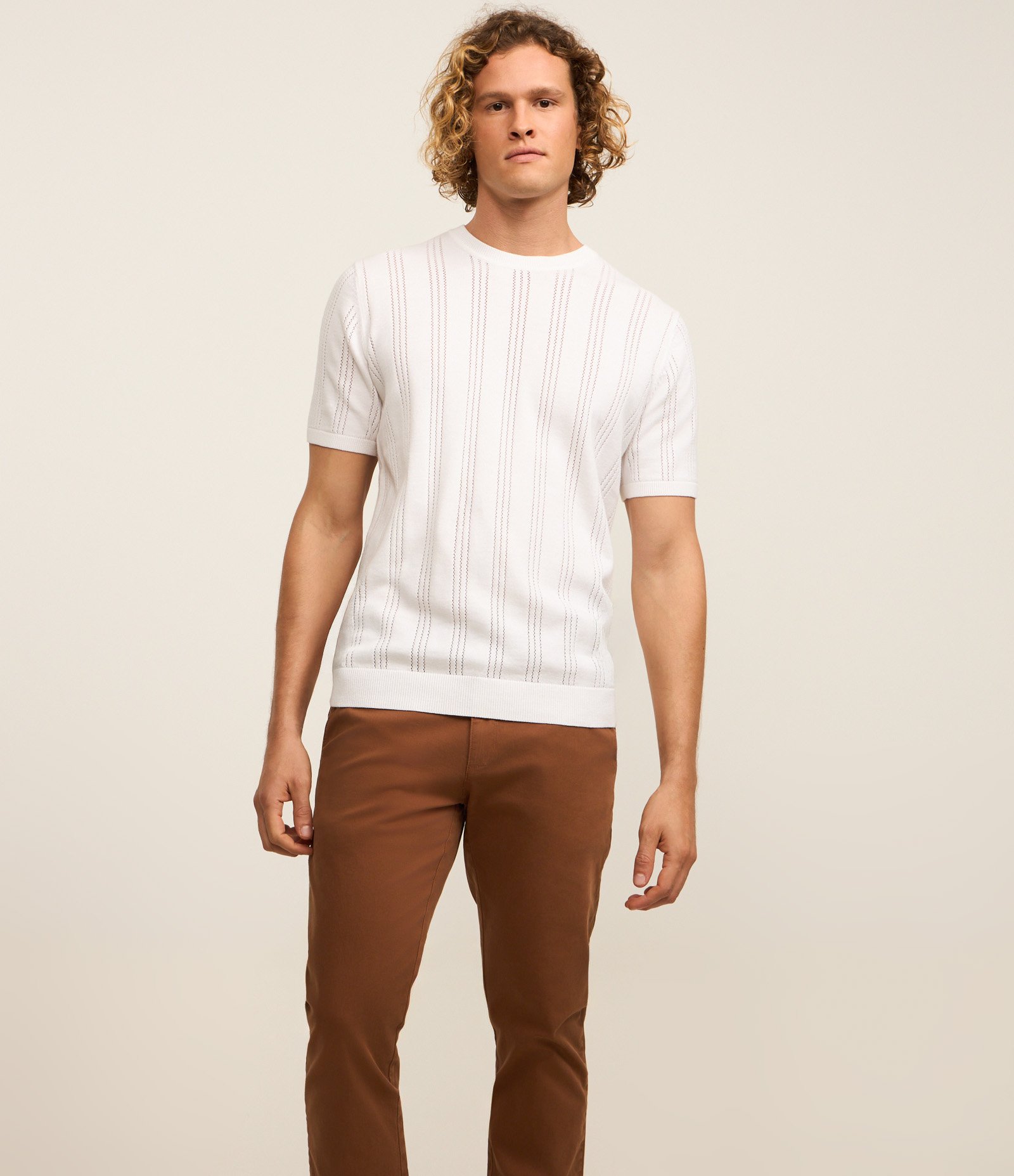 Calça Slim em Sarja com Lavagem Estonada Marrom 4