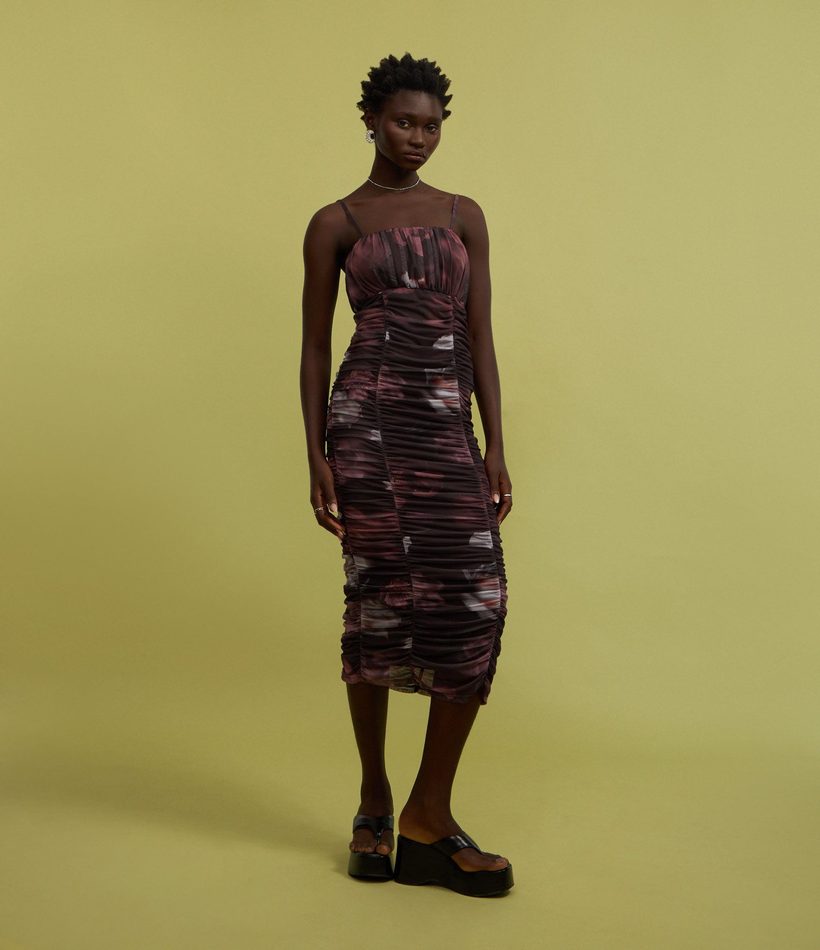 Vestido Midi em Tule Drapeado e Estampa Floral Preto 6