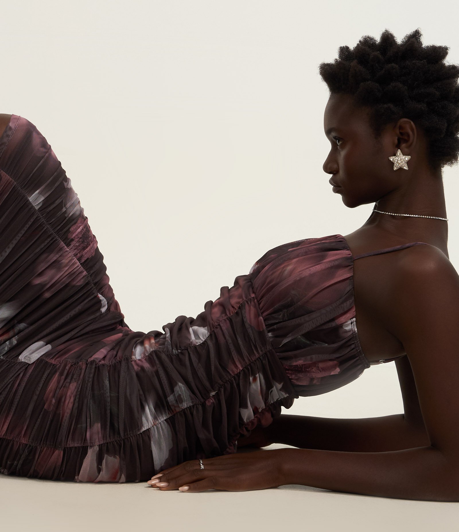 Vestido Midi em Tule Drapeado e Estampa Floral Preto 1