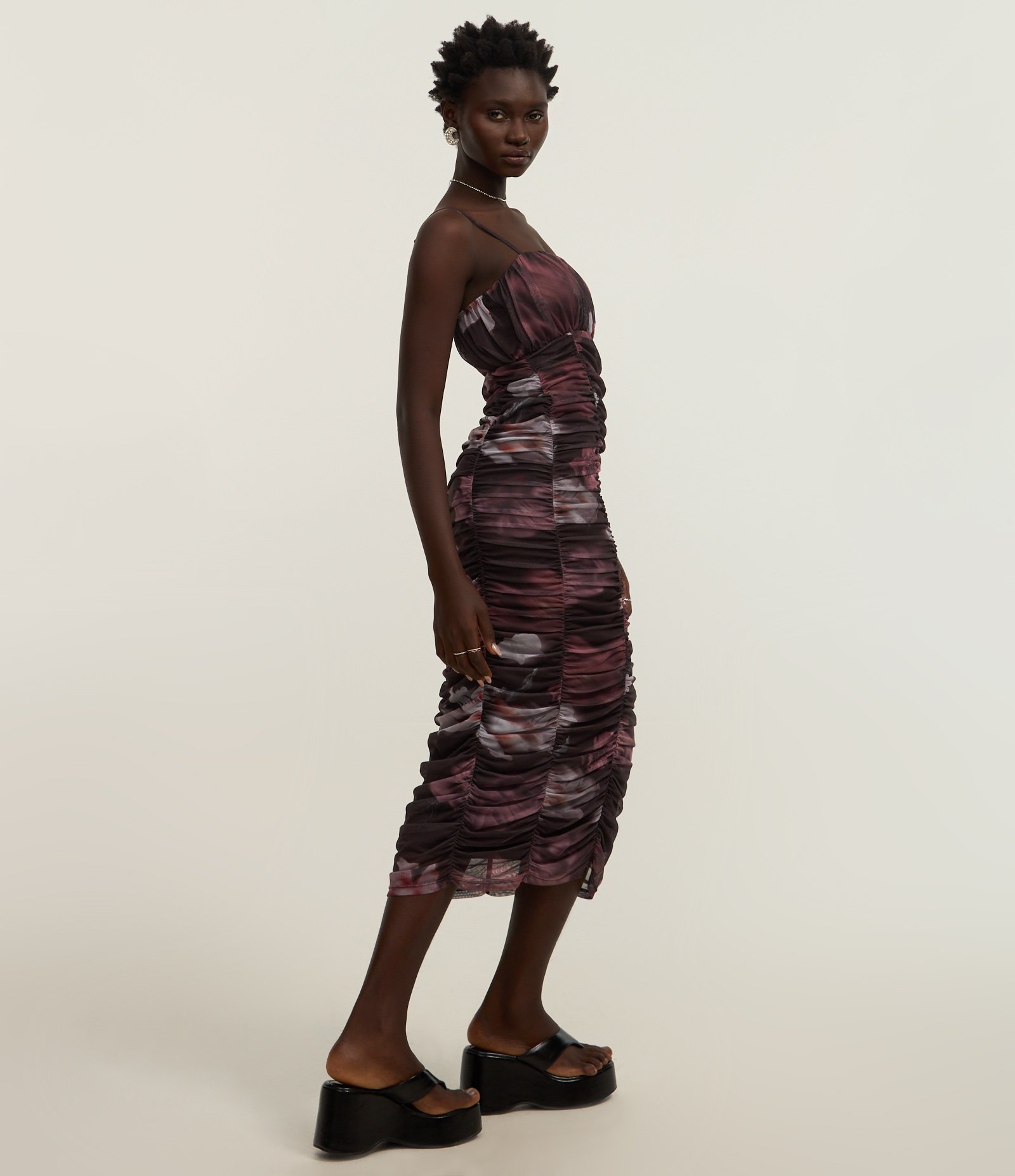 Vestido Midi em Tule Drapeado e Estampa Floral Preto 2