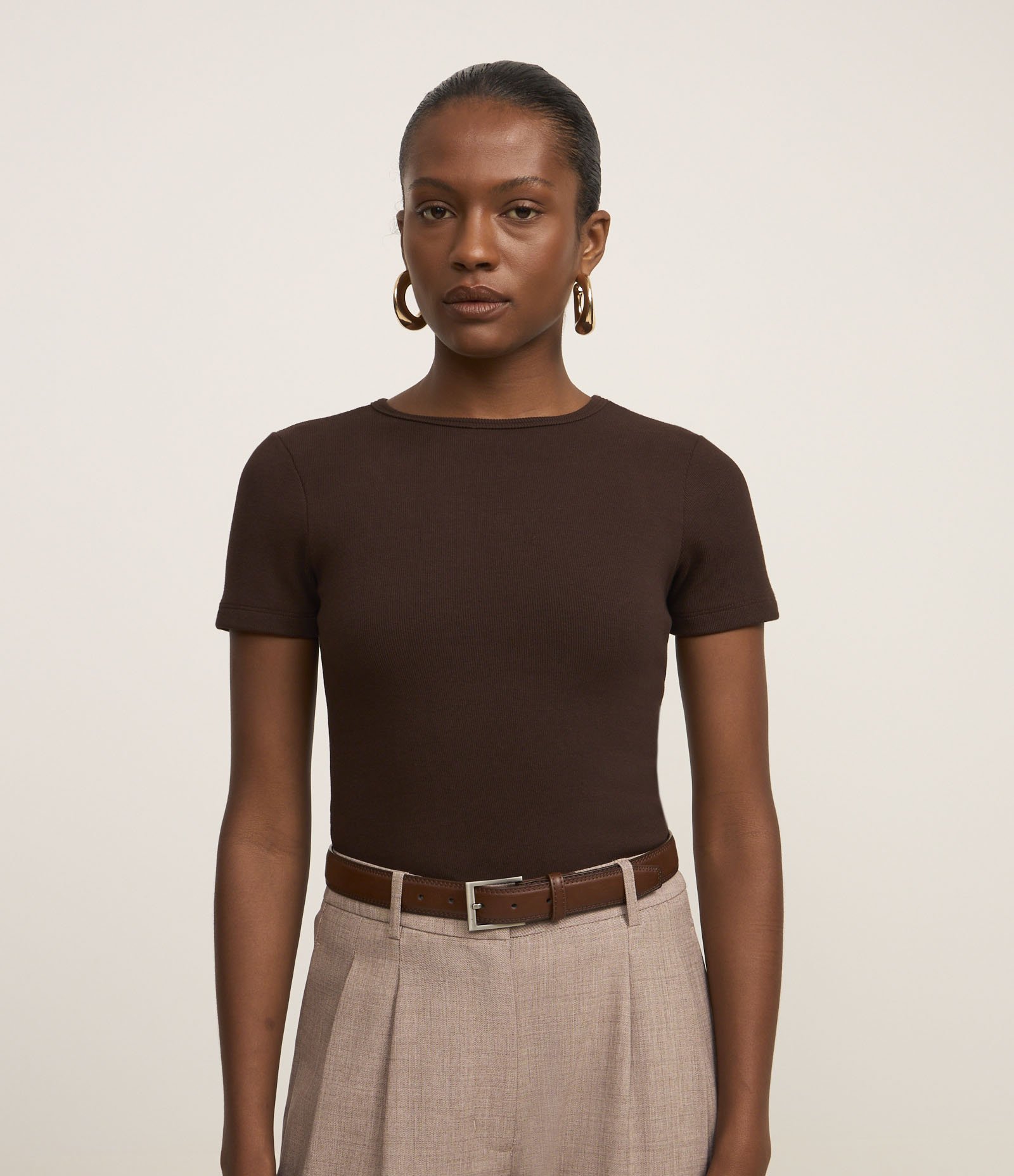 Blusa Básica Ajustada em Ribana com Gola Redonda Marrom 3